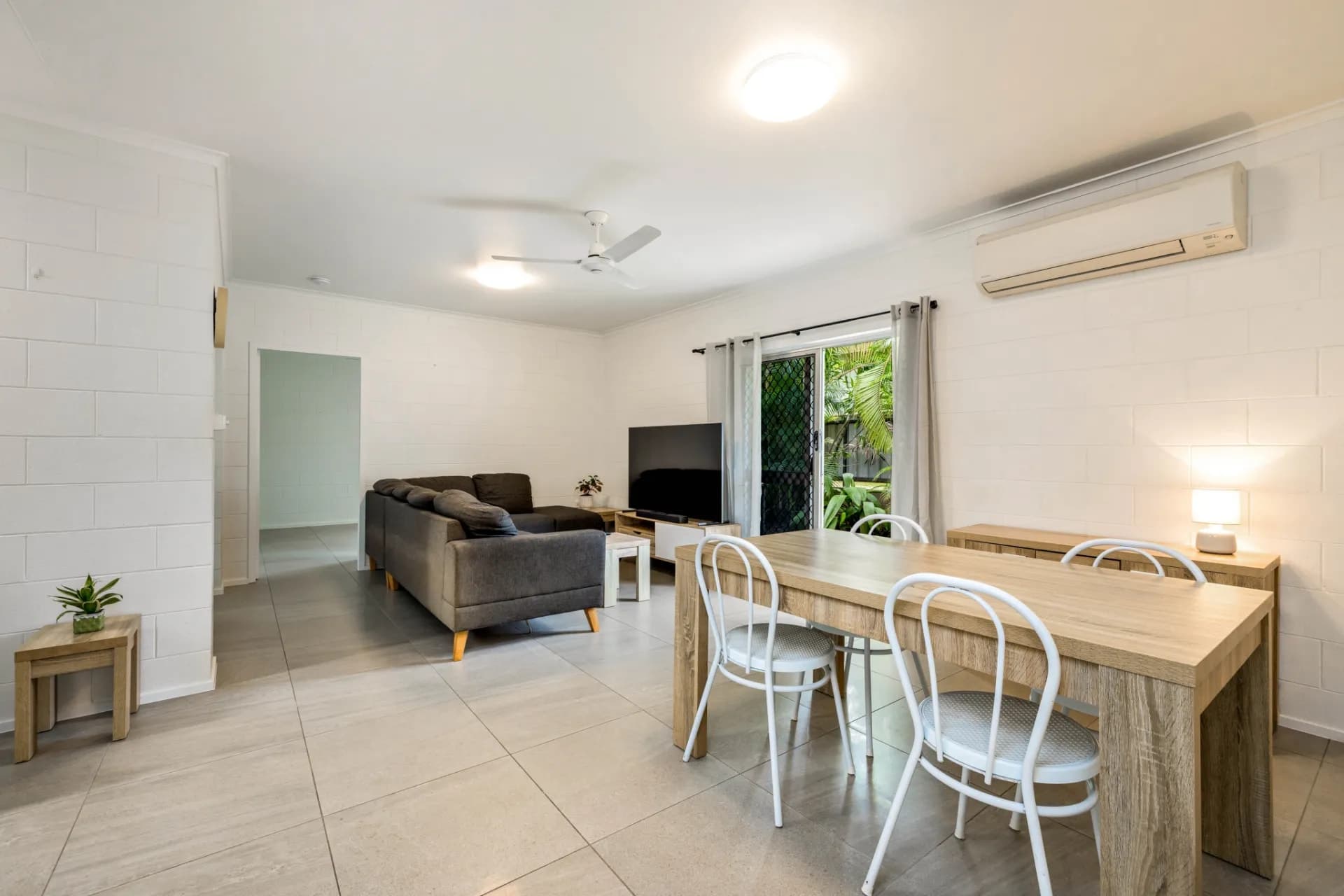 8 Kambara Street, White Rock - Thumbnail 2