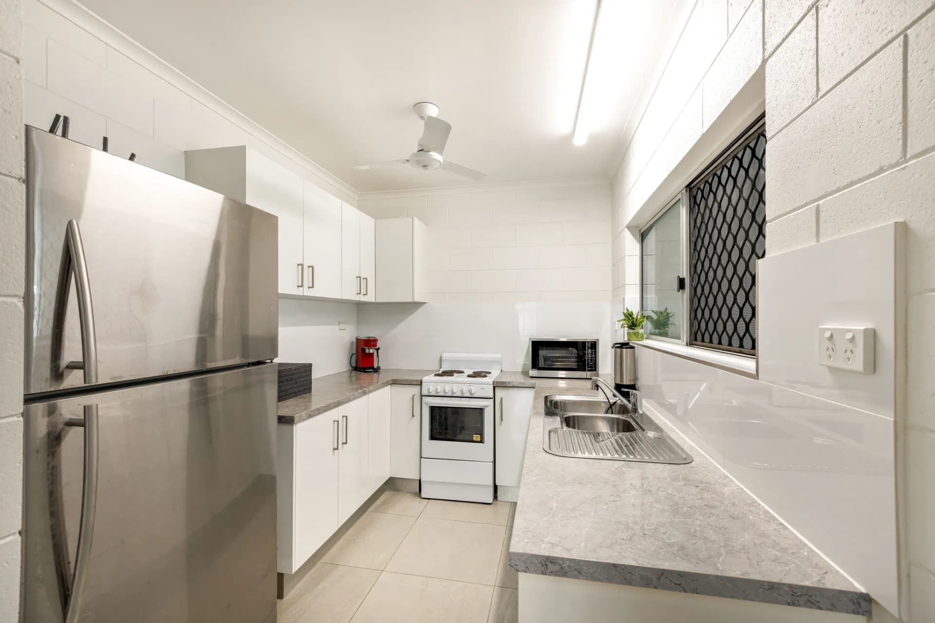8 Kambara Street, White Rock - Thumbnail 3