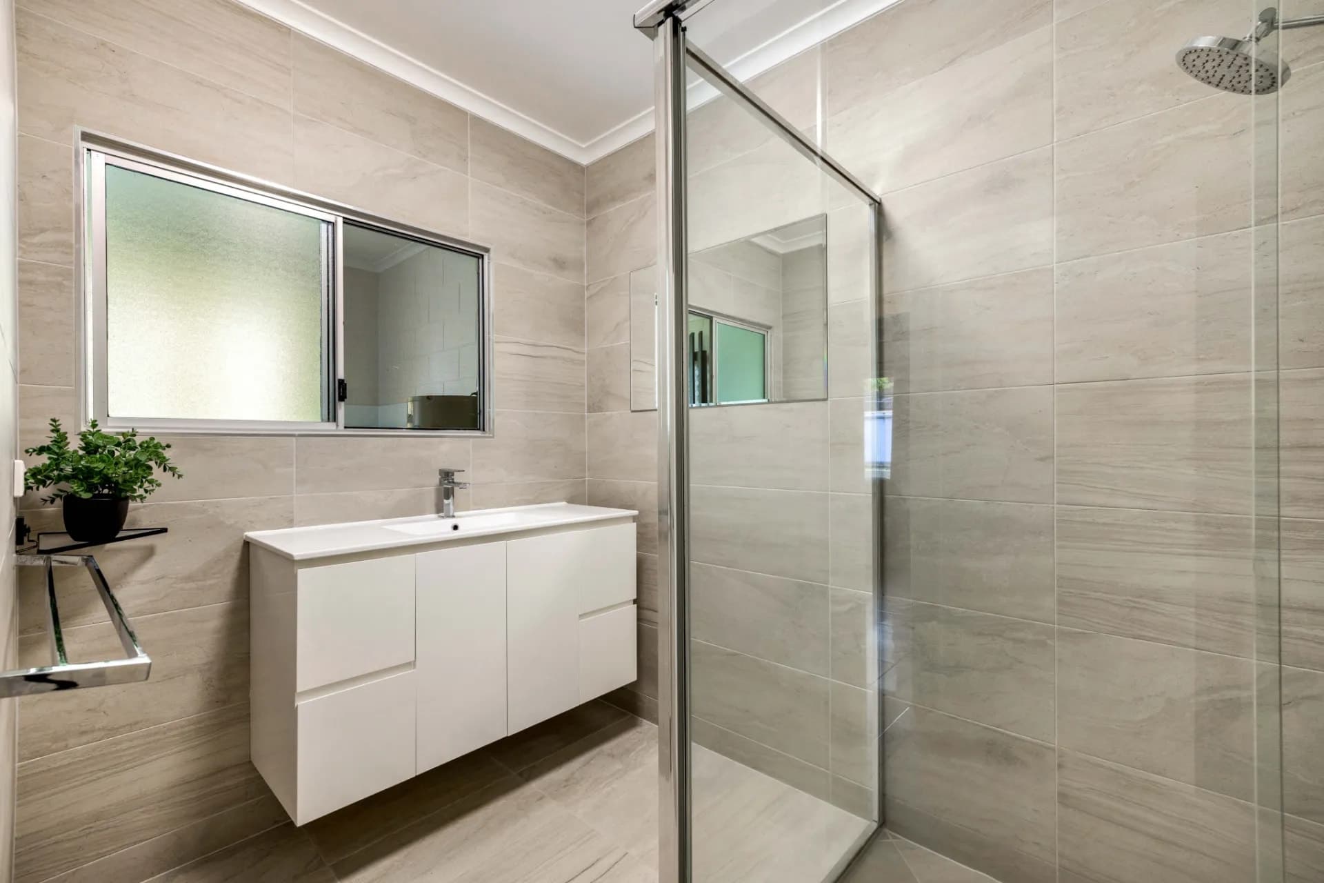 8 Kambara Street, White Rock - Thumbnail 5