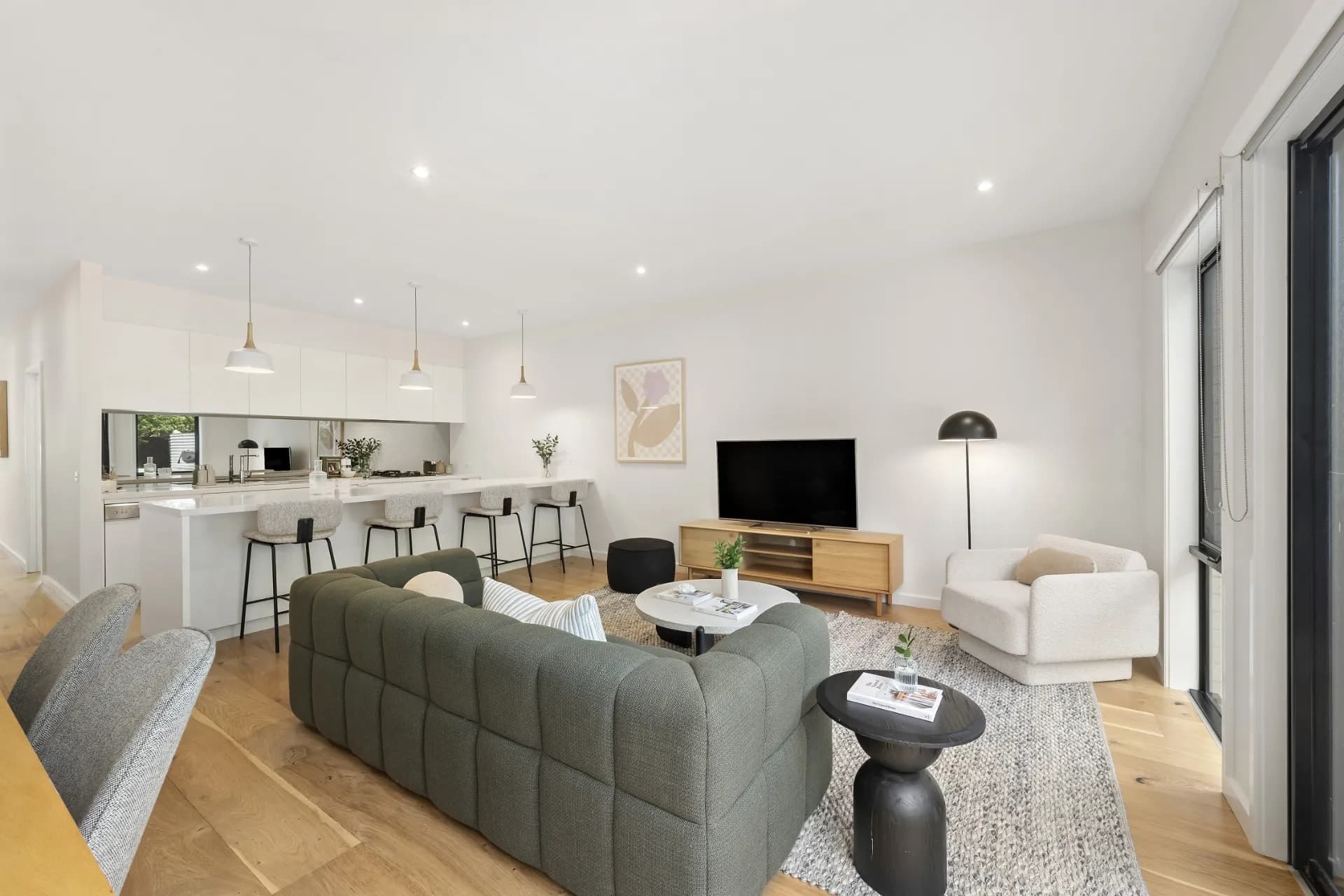 12 Amberley Drive, Cheltenham - Thumbnail 2