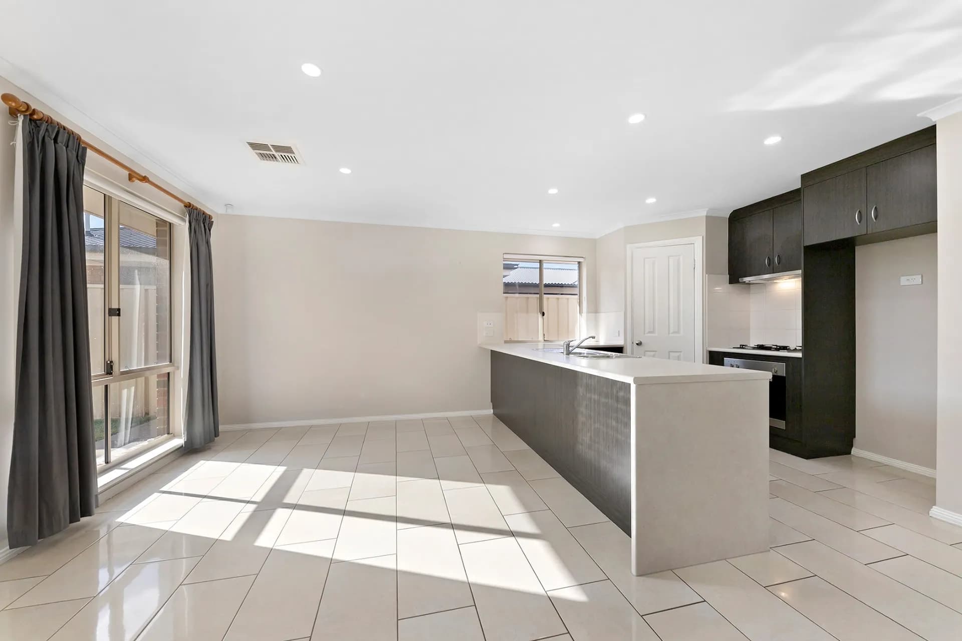 6 Adel Drive, Munno Para West - Thumbnail 5