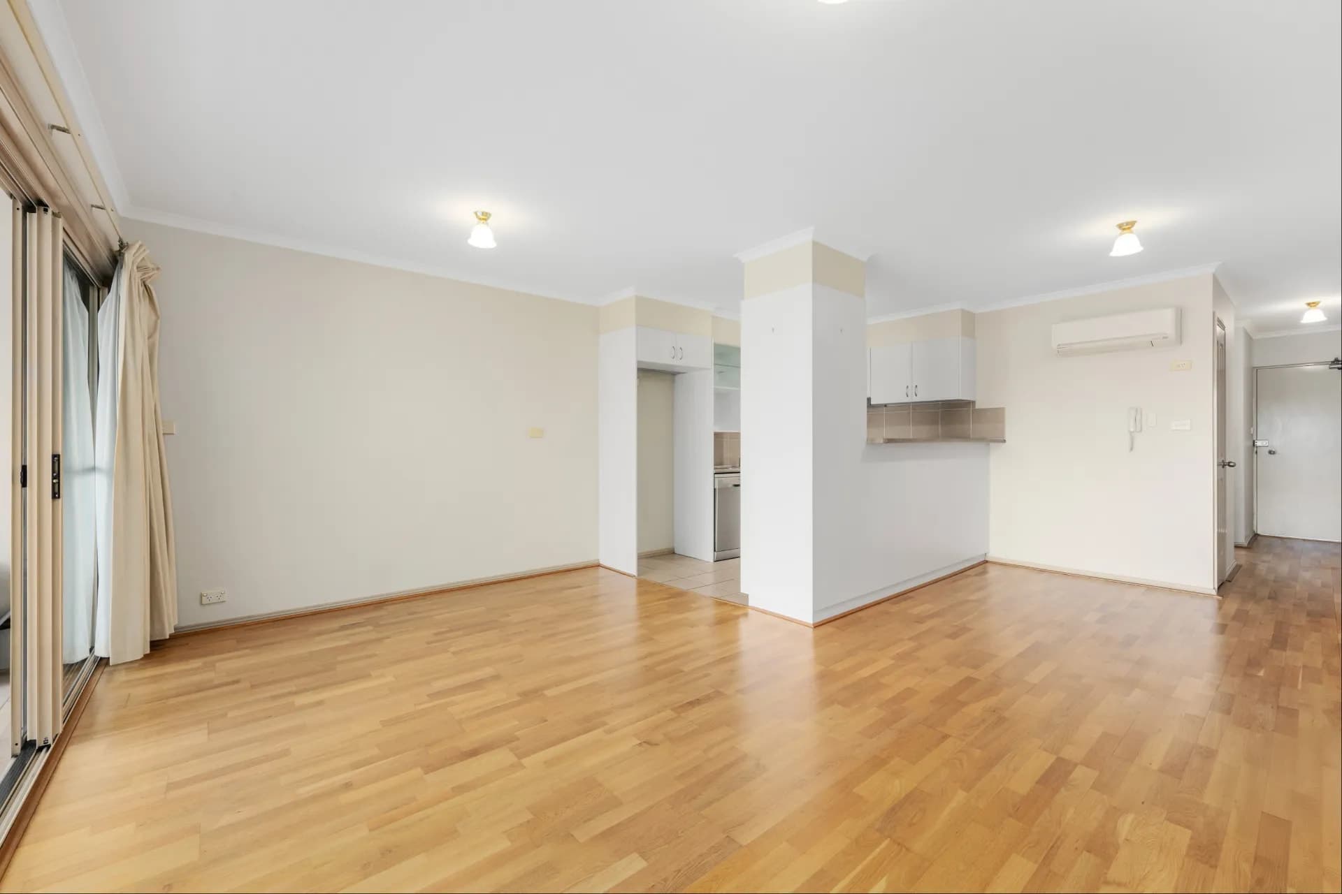 100/72 Wentworth Avenue, Kingston., Kingston - Thumbnail 2