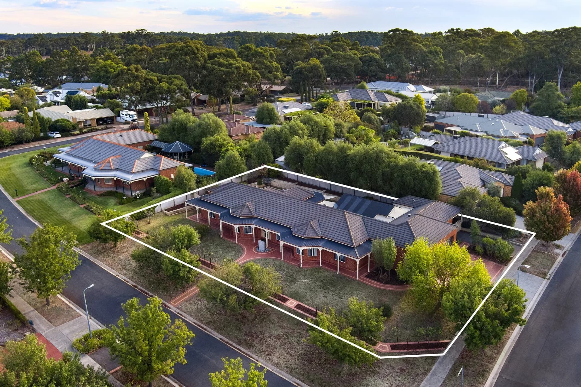 1 Lawrence Park Drive, Castlemaine - Image 1