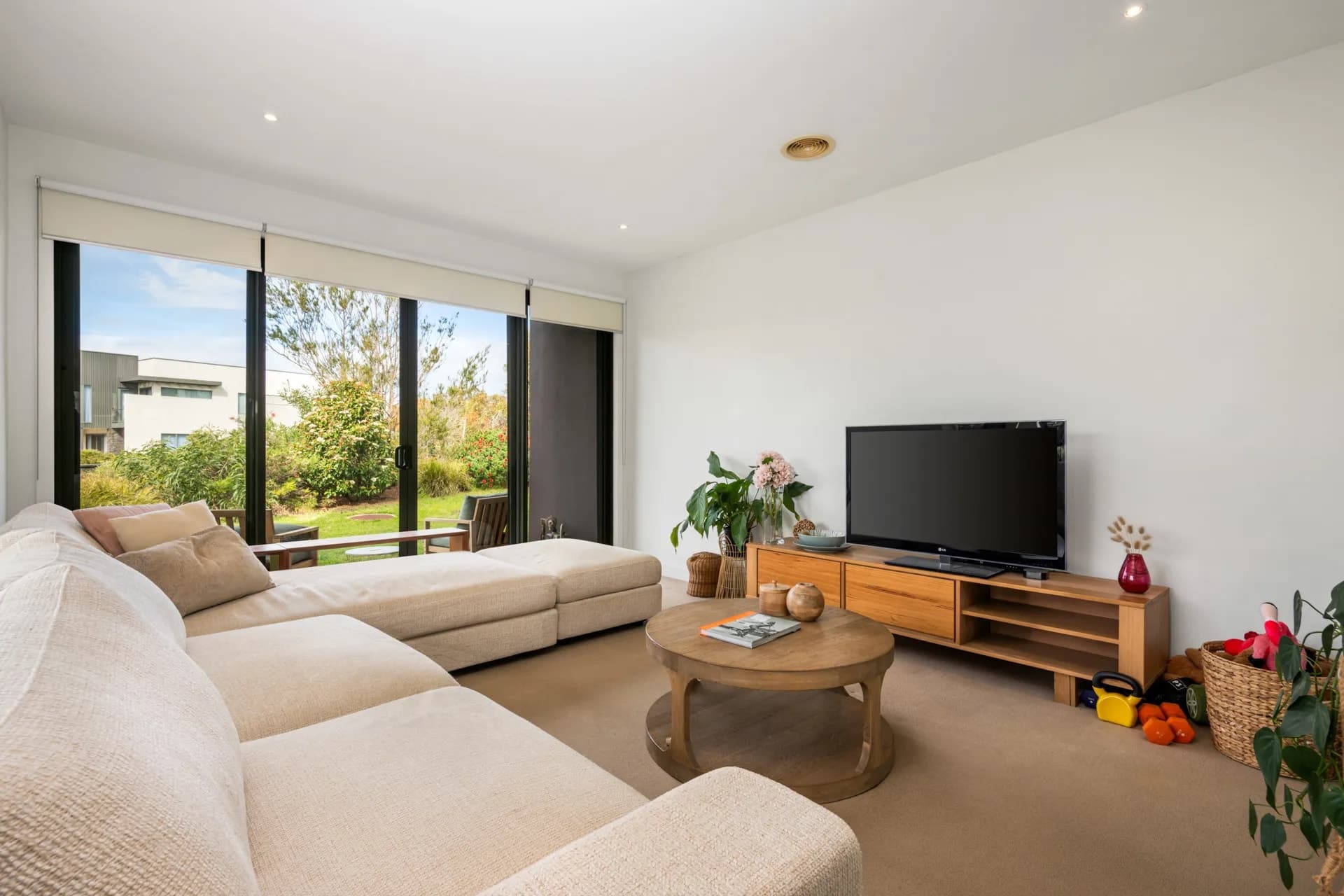 9 Coast Drive, Torquay., Torquay - Thumbnail 3