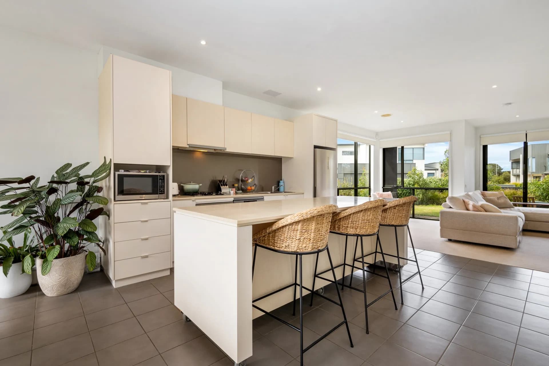 9 Coast Drive, Torquay., Torquay - Thumbnail 6