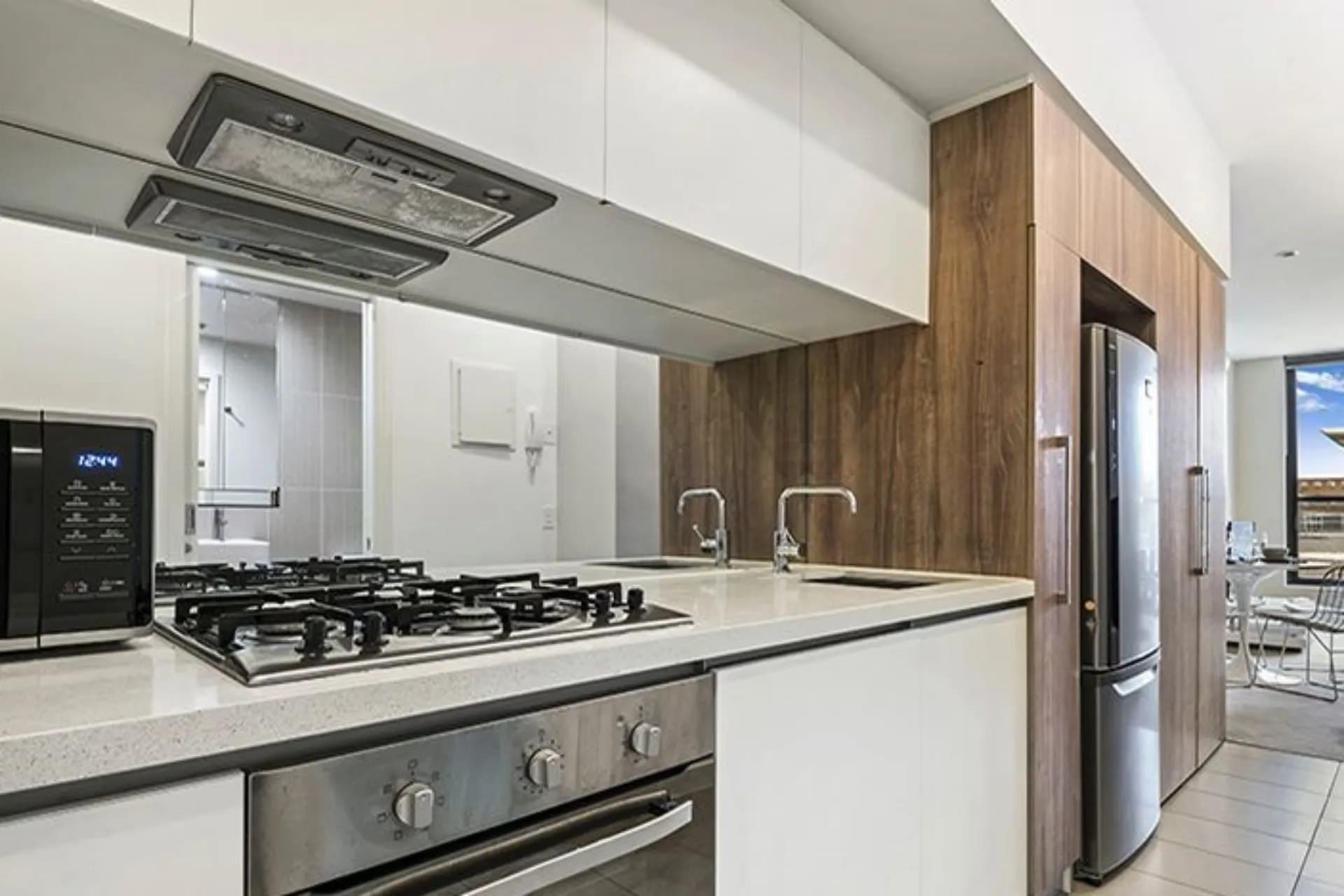 327/35 Malcolm Street, South Yarra - Thumbnail 2