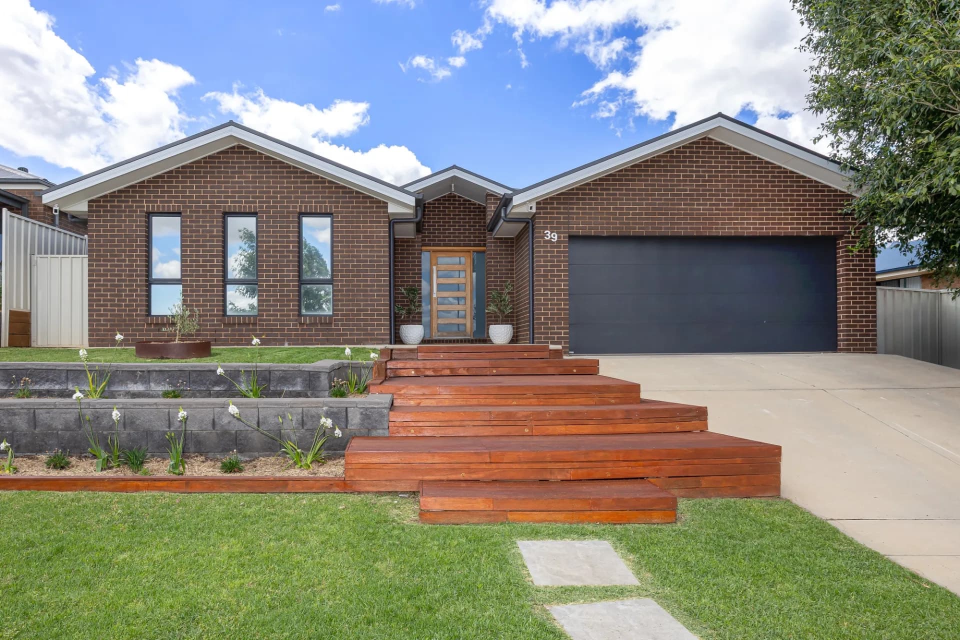 39 Rainbow  Drive, Estella - Image 1