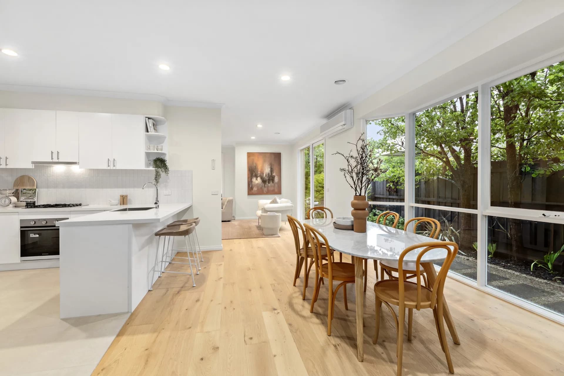 1/99 Linacre Road, Hampton - Thumbnail 2