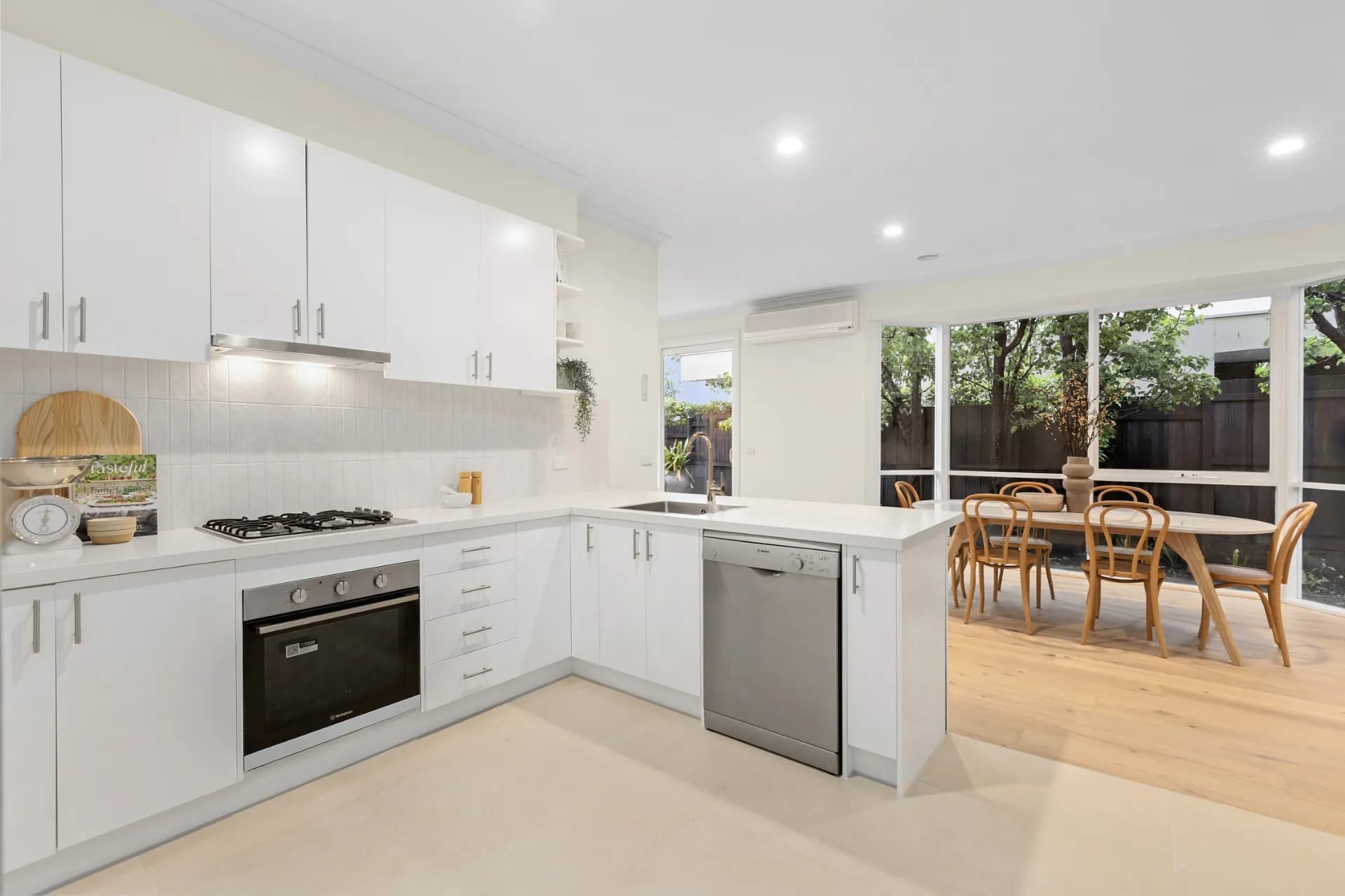 1/99 Linacre Road, Hampton - Thumbnail 3