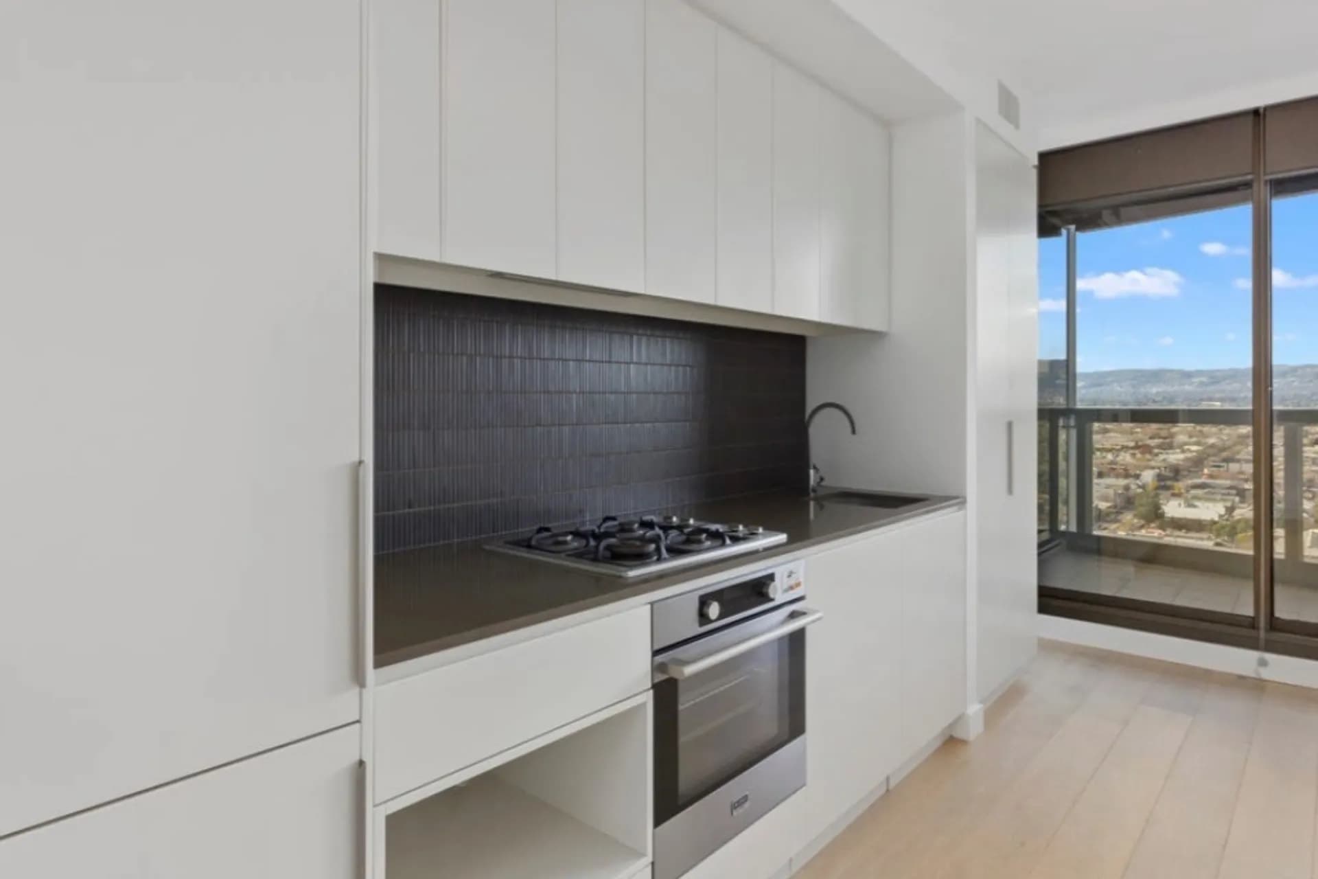 1804/421 King William Street, Adelaide - Thumbnail 6