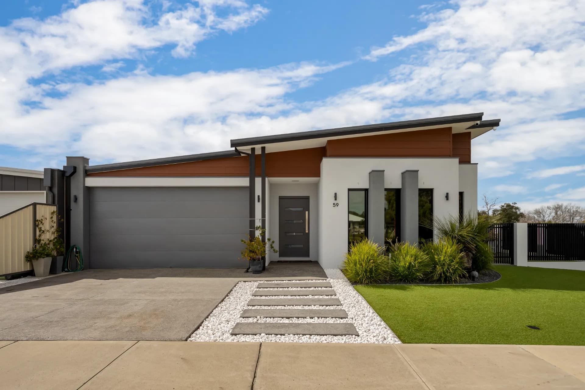 59 Sherwood Crescent, Broadwater - Thumbnail 2