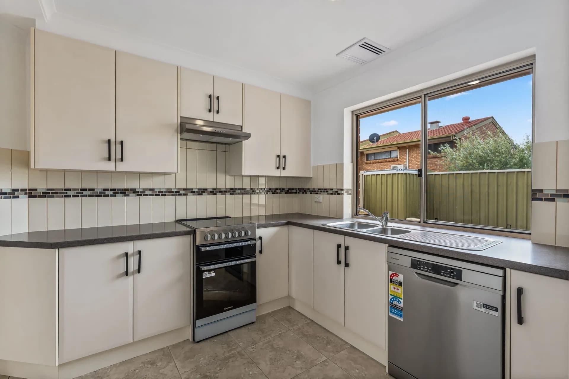 3/550 Seaview Road, Grange, SA, Grange - Thumbnail 2