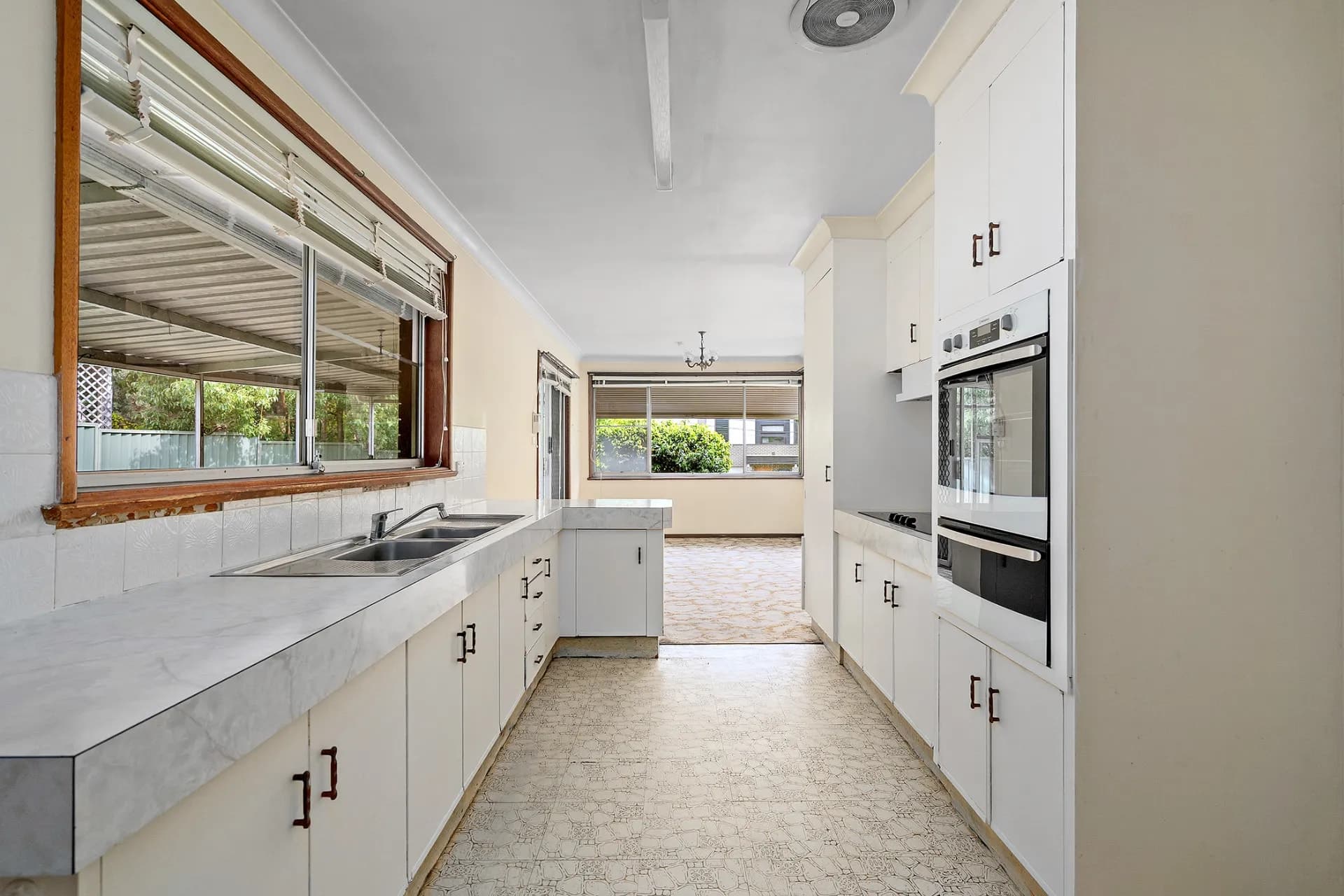 6 Ulandi Place, Winston Hills - Thumbnail 2