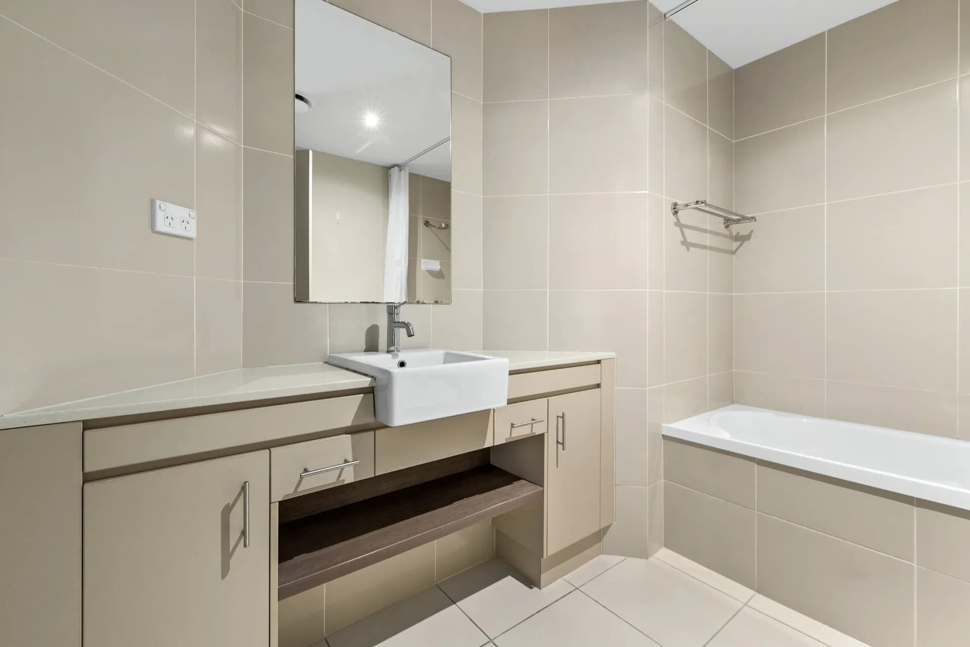 220/12 Gregory Street, Westcourt., Westcourt - Thumbnail 8