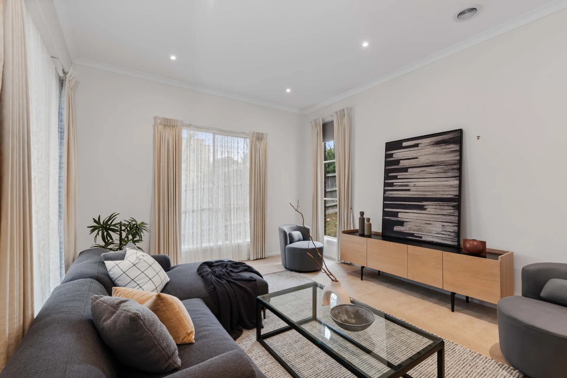 14 Saxonwood Drive, Sunbury., Sunbury - Thumbnail 3