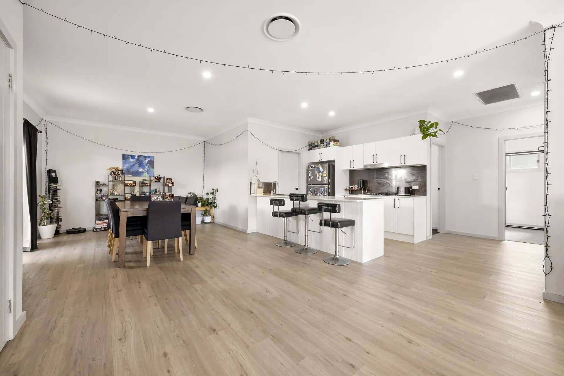 25 Thorncliffe Avenue, Thornton., Thornton - Thumbnail 2