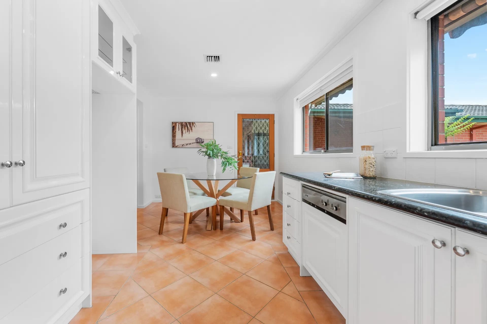 47 Strzelecki Crescent, Narrabundah., Narrabundah - Thumbnail 4