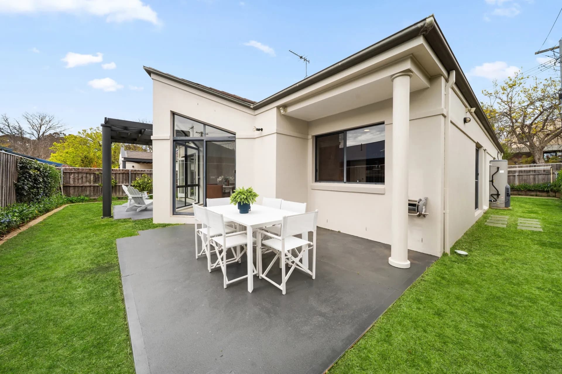 2/3 Rodway Street, Yarralumla., Yarralumla - Image 1