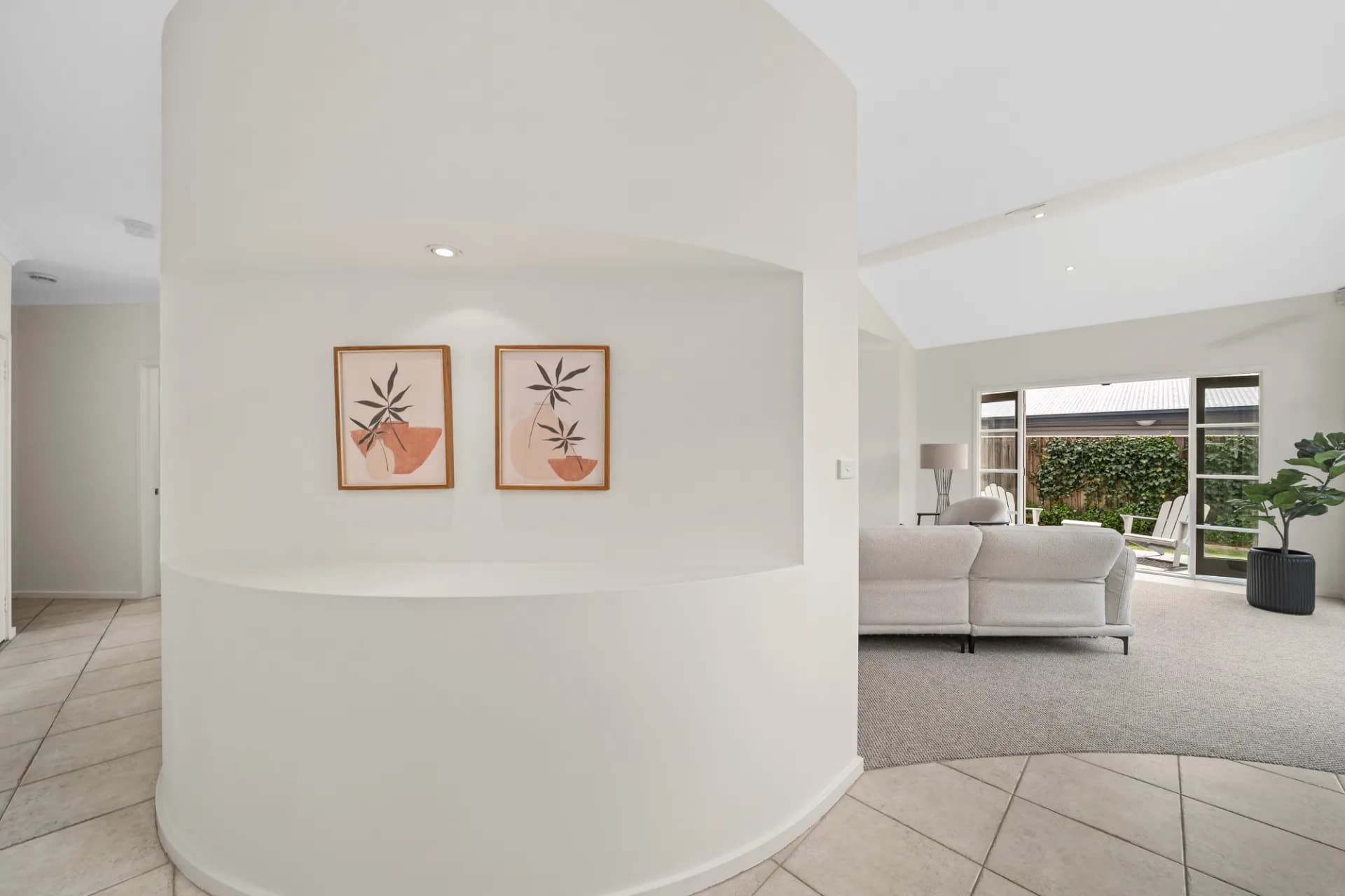 2/3 Rodway Street, Yarralumla., Yarralumla - Thumbnail 2