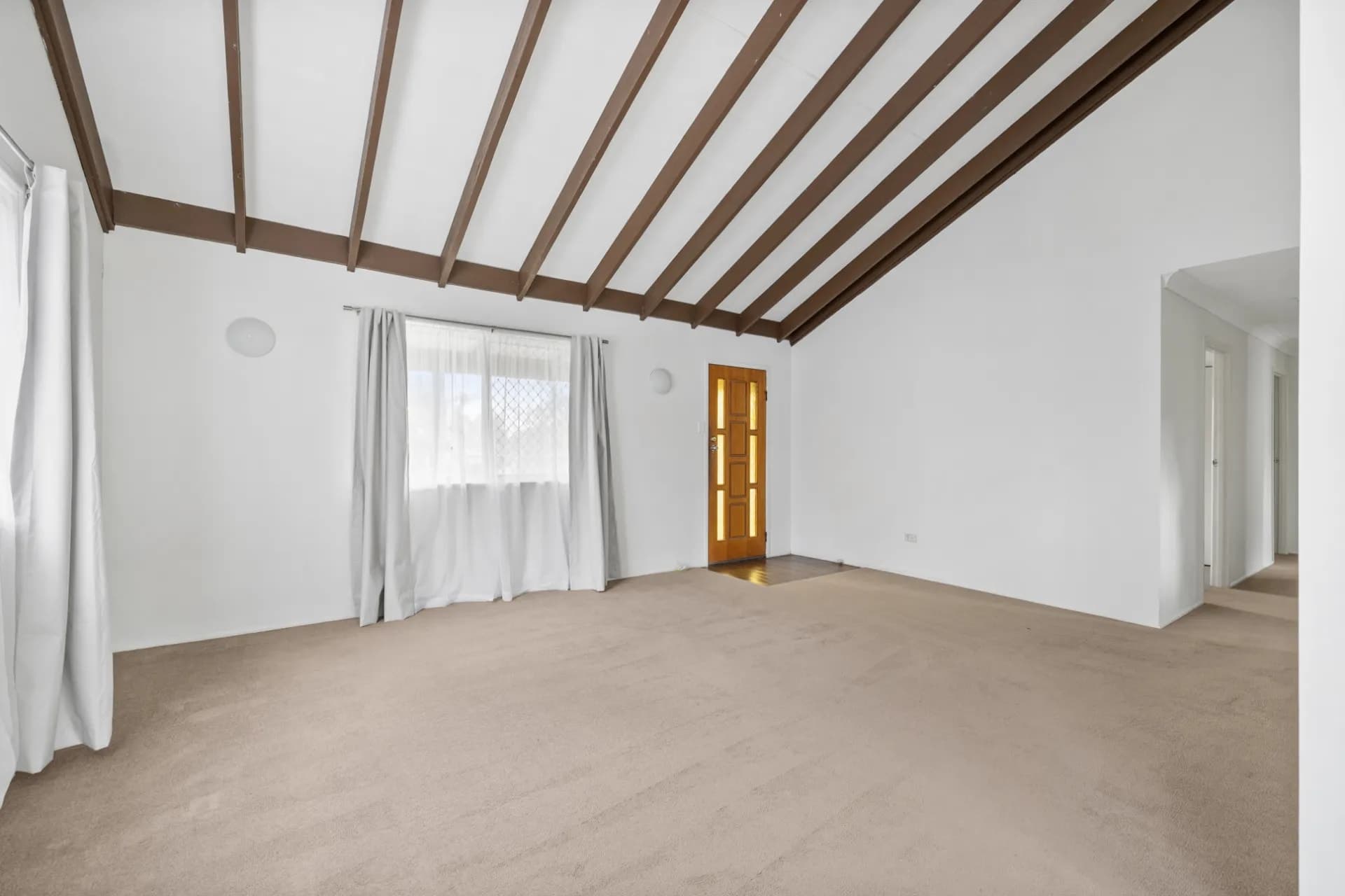 1 Jendi Court, Springwood., Springwood - Thumbnail 2