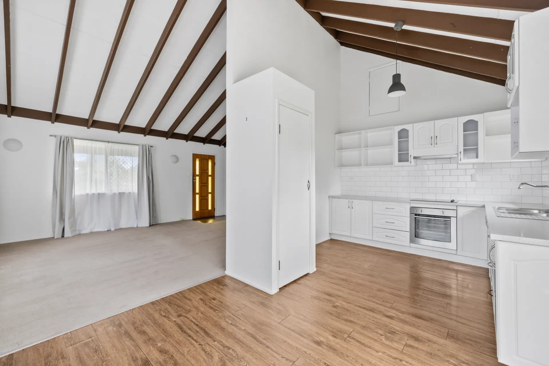 1 Jendi Court, Springwood., Springwood - Thumbnail 4