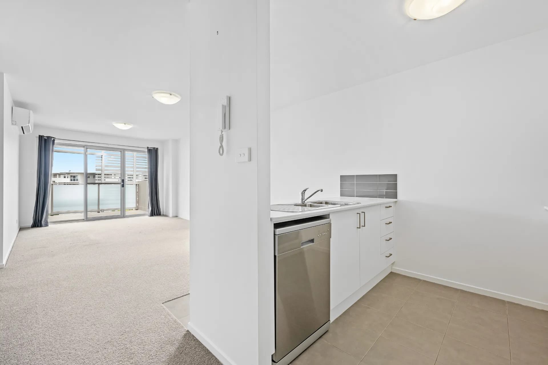 170/41  Philip Hodgins Street, Wright - Thumbnail 4