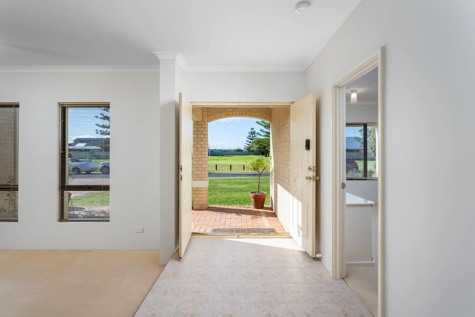 16 Pebble Drive, Geographe, WA, Geographe - Thumbnail 5