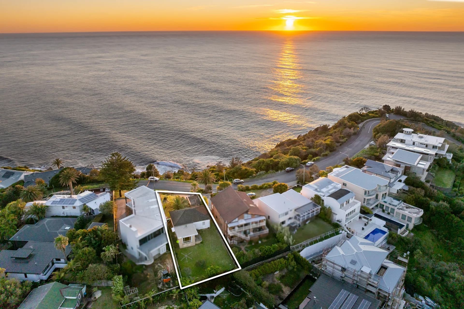 61 The Serpentine, Bilgola Beach - Image 1