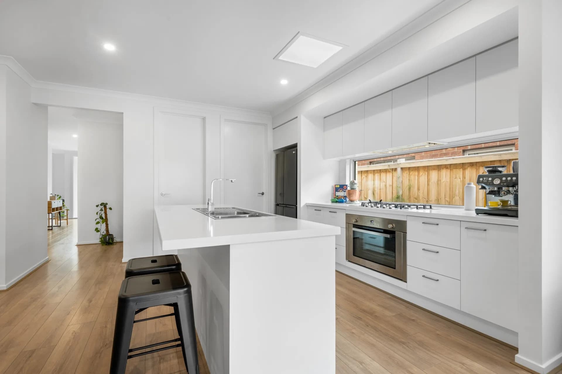 6 Elbert Street, Charlemont - Thumbnail 2