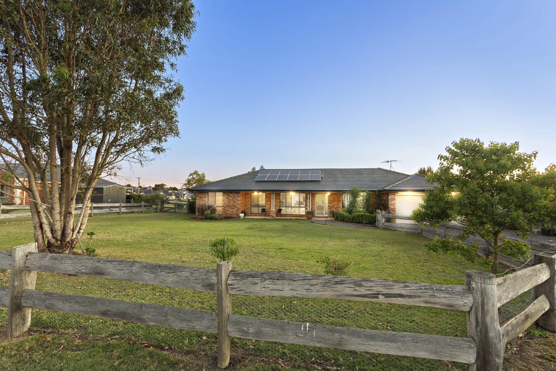 74 Hillview Road, East Branxton - Image 1