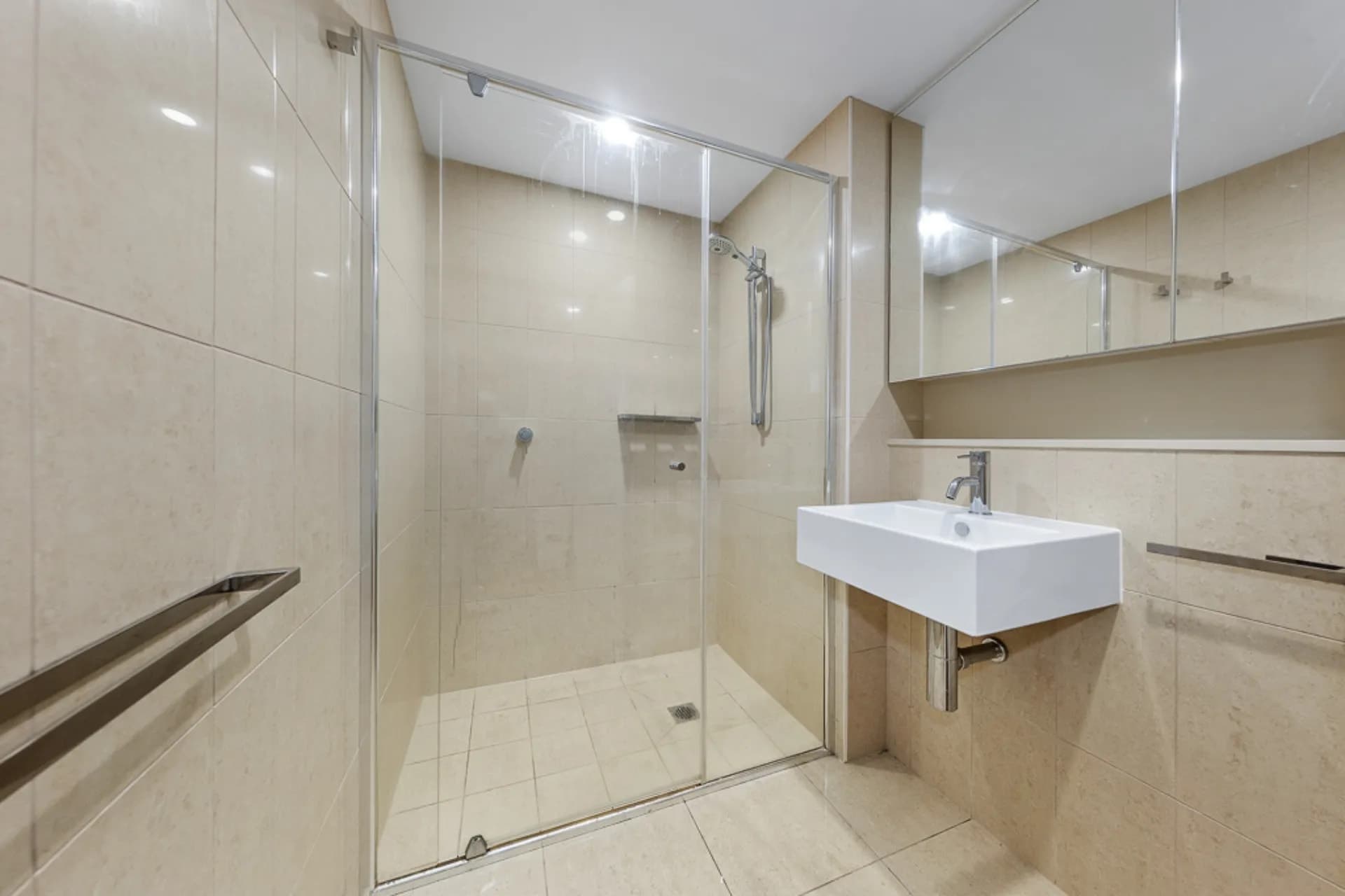 4136/37C Harbour Road, Hamilton - Thumbnail 8