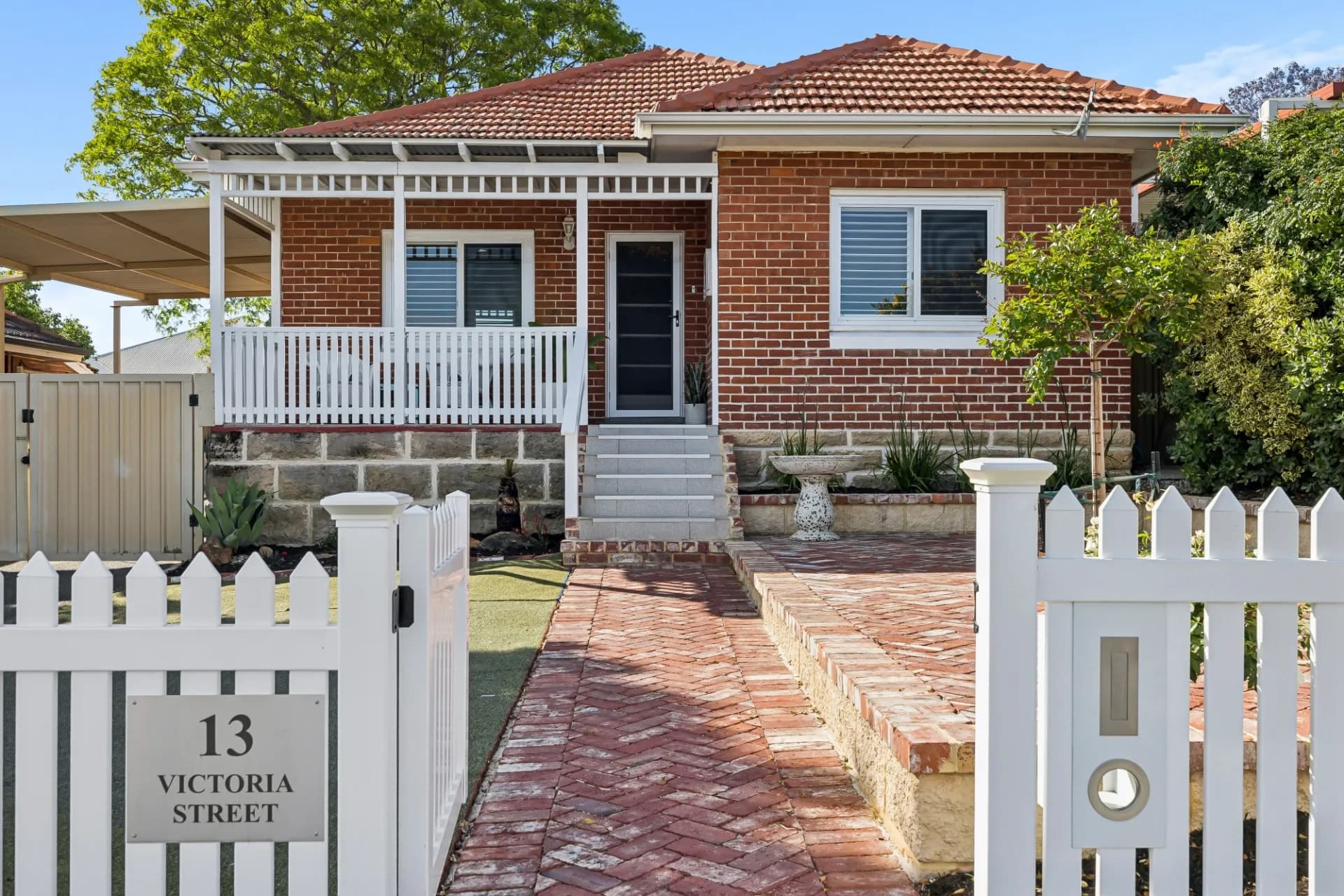 13 Victoria Street, St James - Image 1