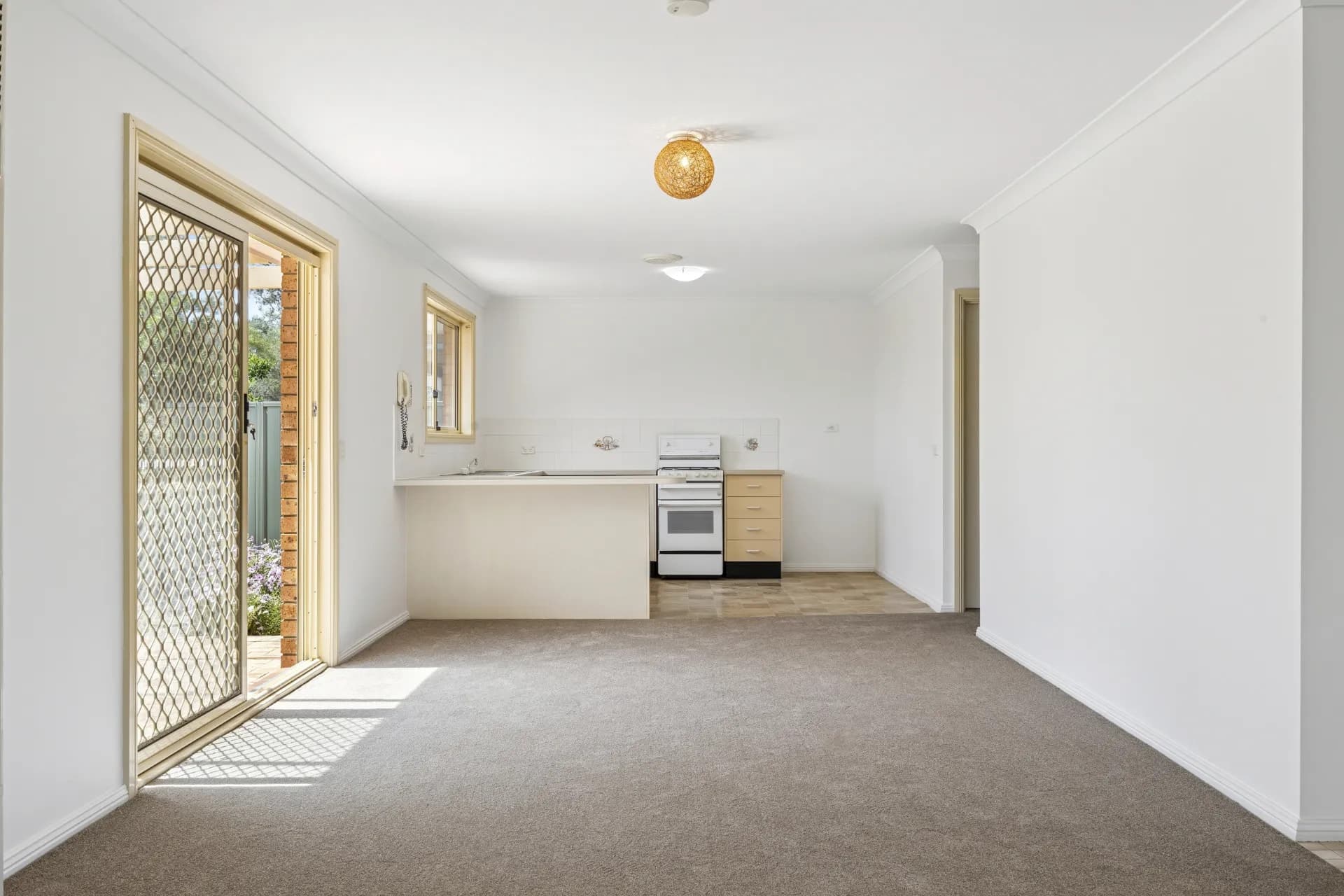 34 Hellmund Street, Queanbeyan., Queanbeyan - Thumbnail 6