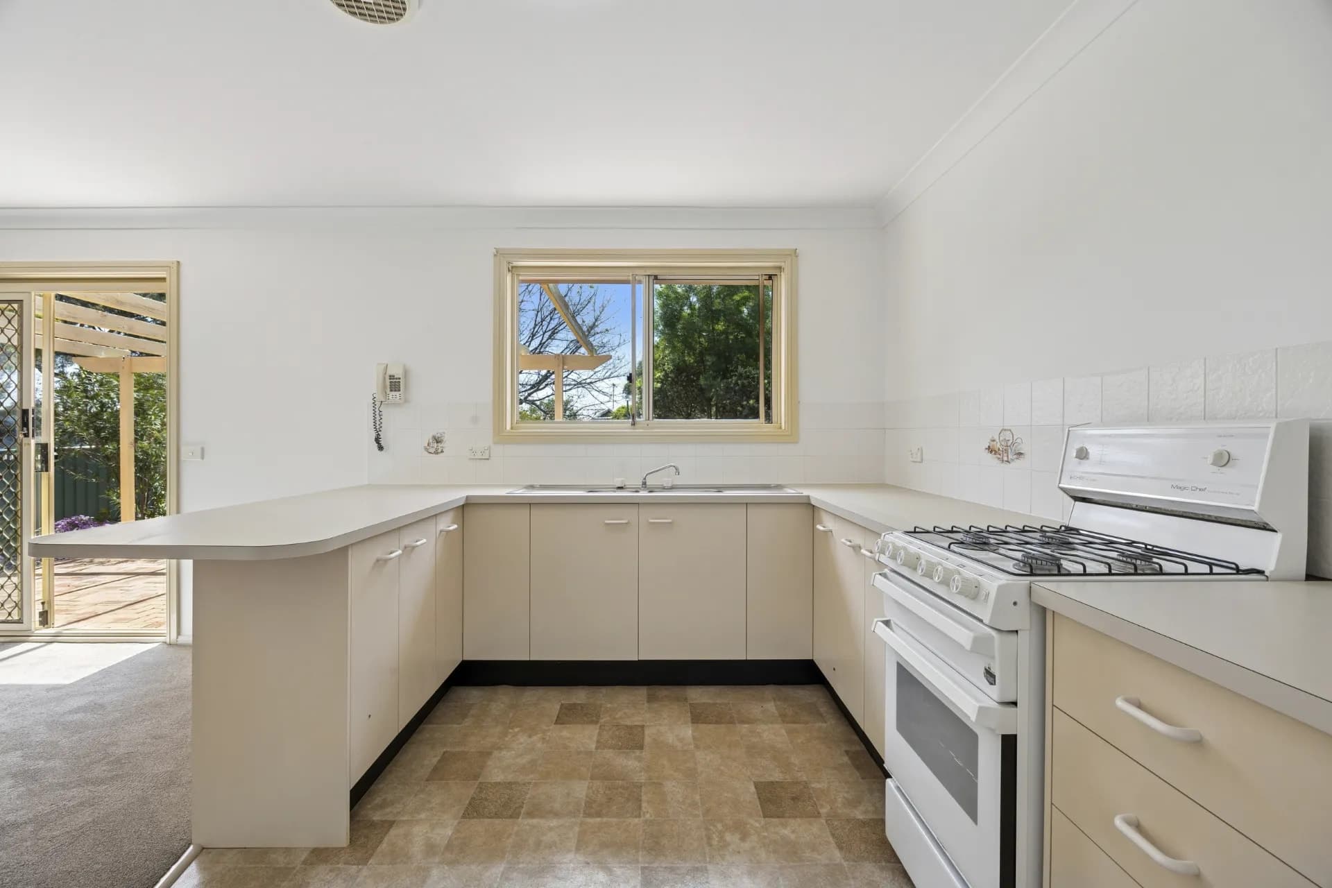 34 Hellmund Street, Queanbeyan., Queanbeyan - Thumbnail 8