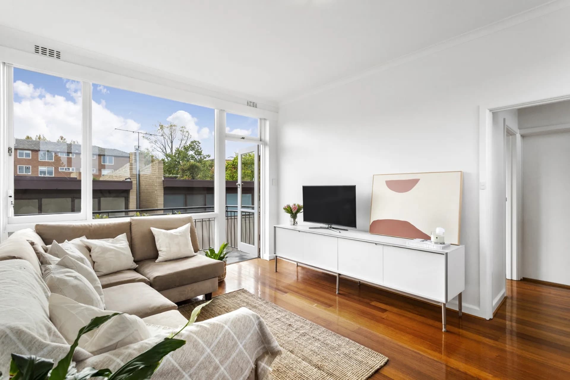 8/19 Kensington Road, South Yarra - Image 1