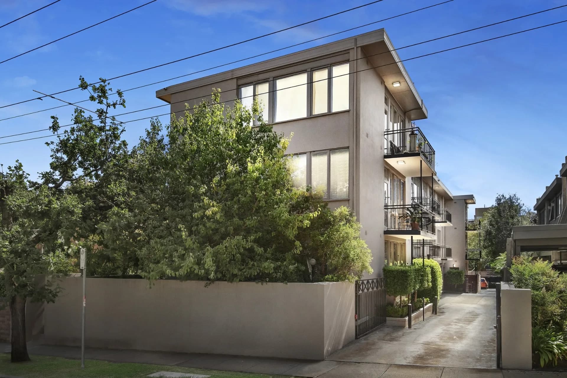 8/19 Kensington Road, South Yarra - Thumbnail 2