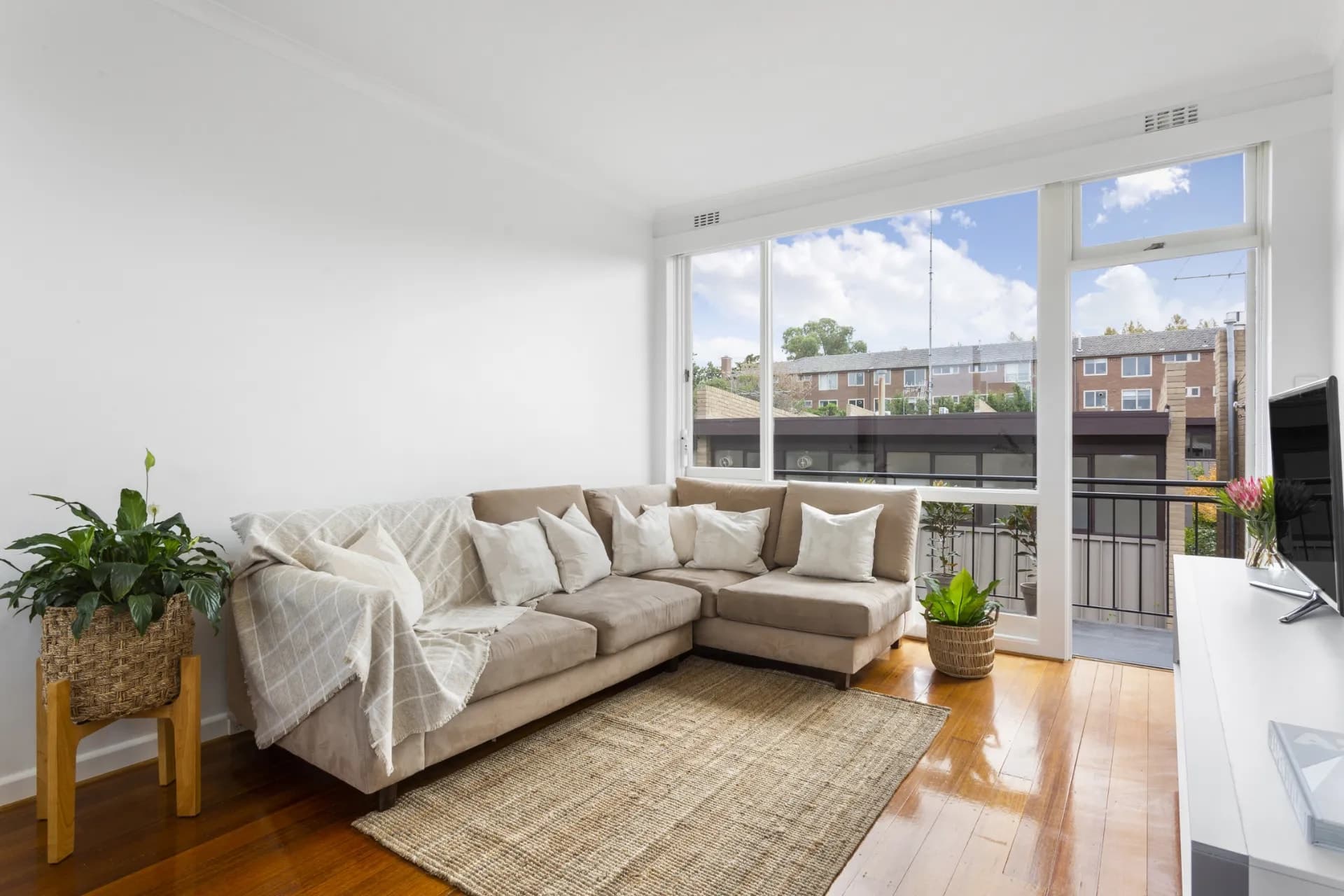 8/19 Kensington Road, South Yarra - Thumbnail 4