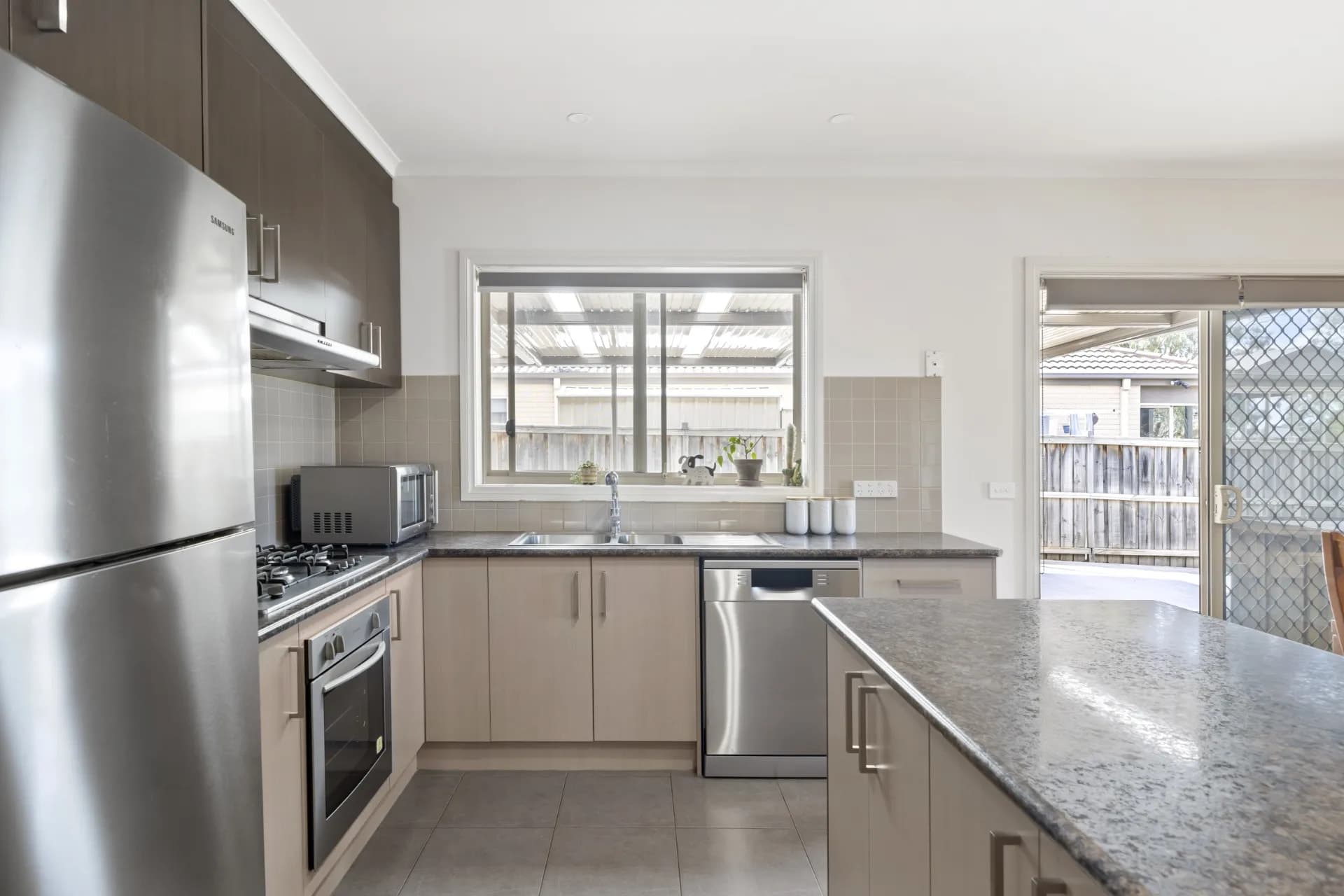 11 Desert Gum Way, Brookfield, VIC, Brookfield - Thumbnail 3