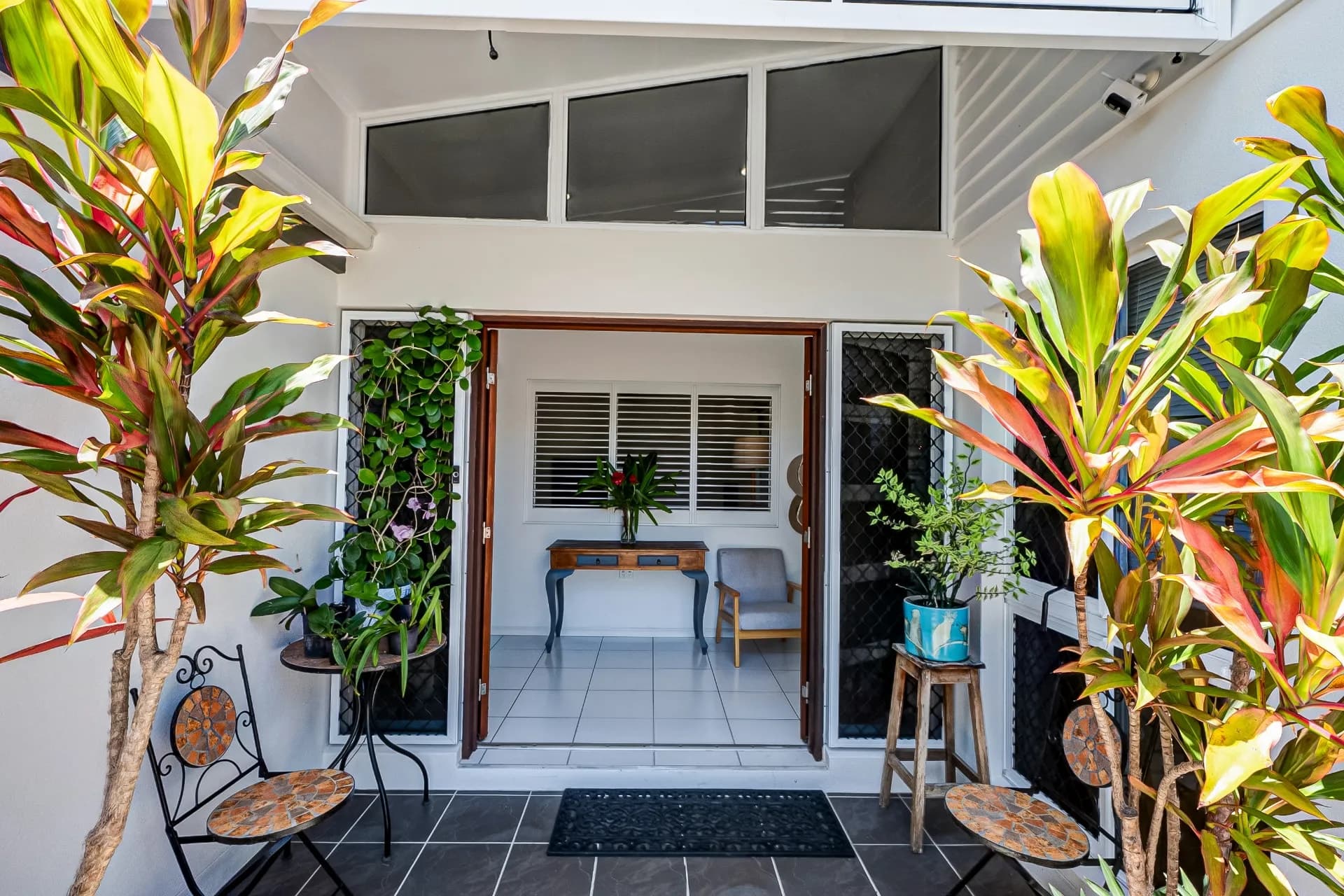 17 Shutehaven Circuit, Bushland Beach - Thumbnail 2