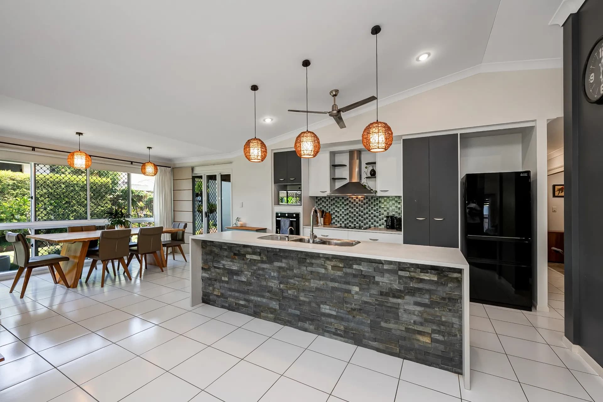17 Shutehaven Circuit, Bushland Beach - Thumbnail 4