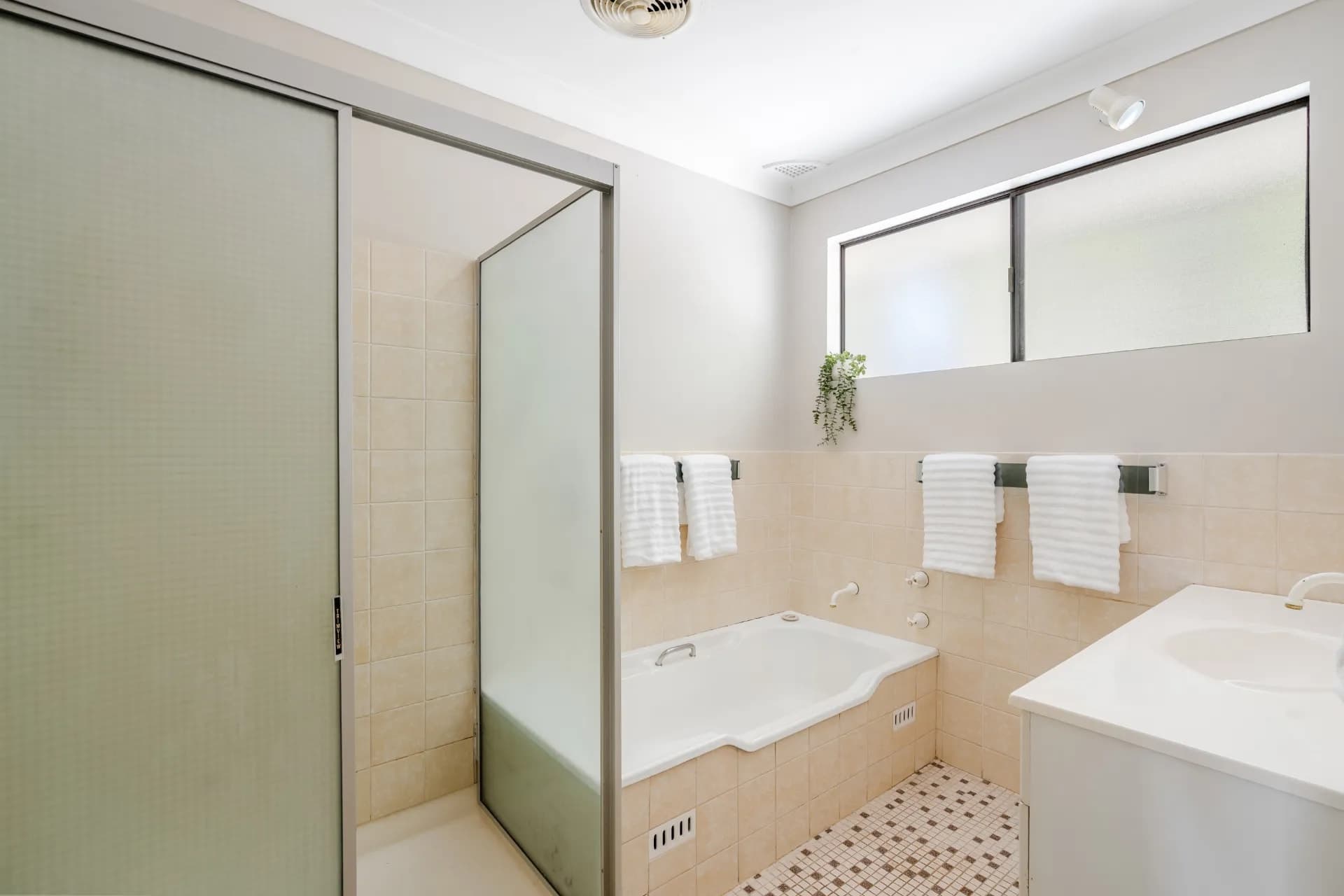 17 Tania Drive, Point Clare., Point Clare - Thumbnail 8
