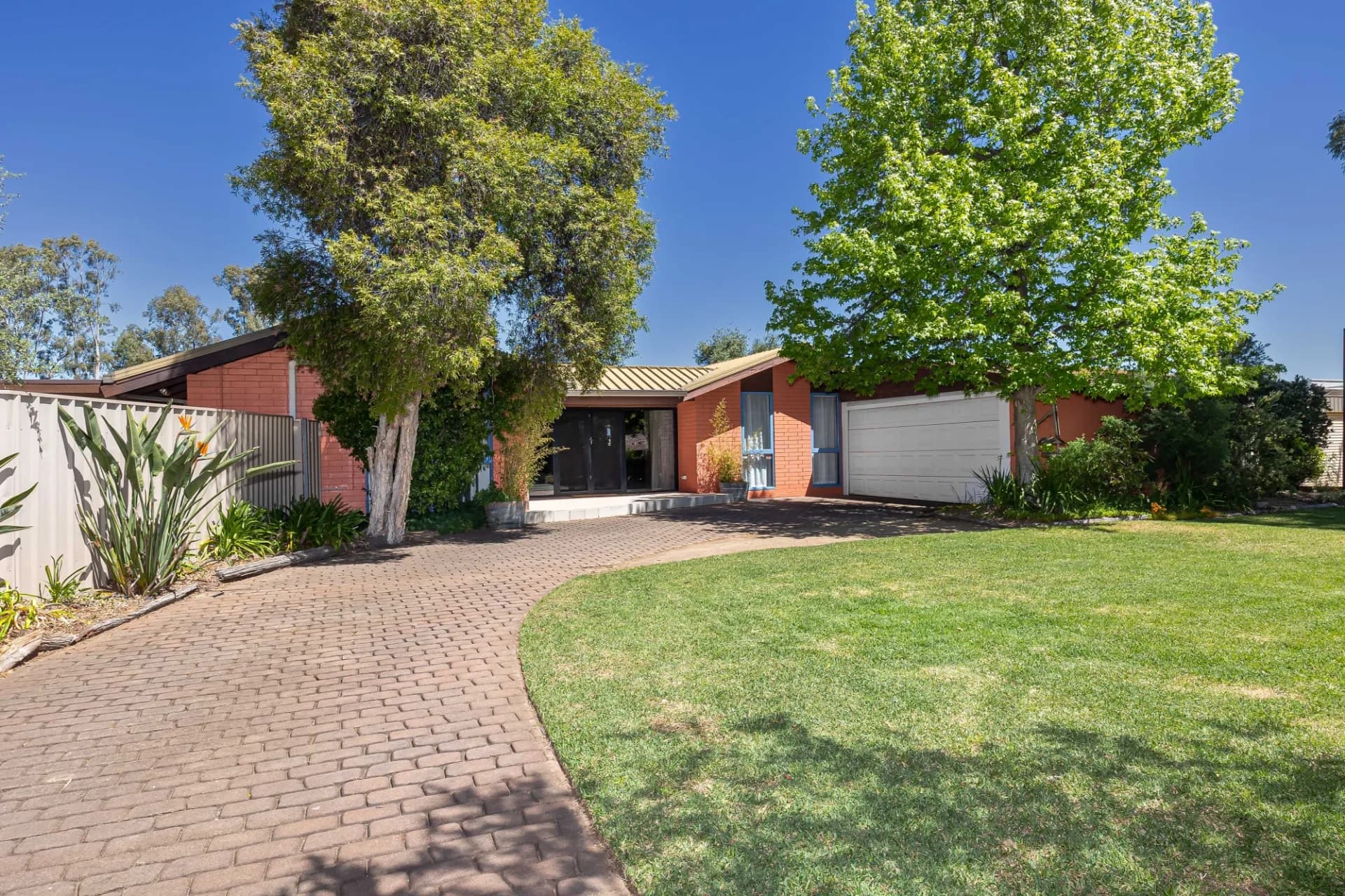 53 Balmoral Crescent, Lake Albert - Image 1