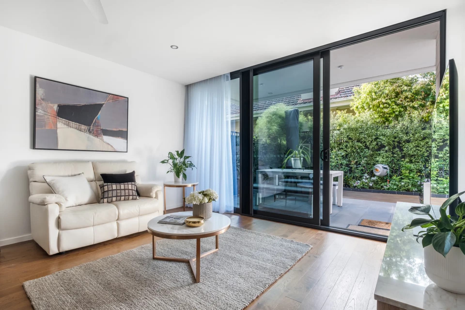2/233 Burke  Road, Glen Iris - Thumbnail 3