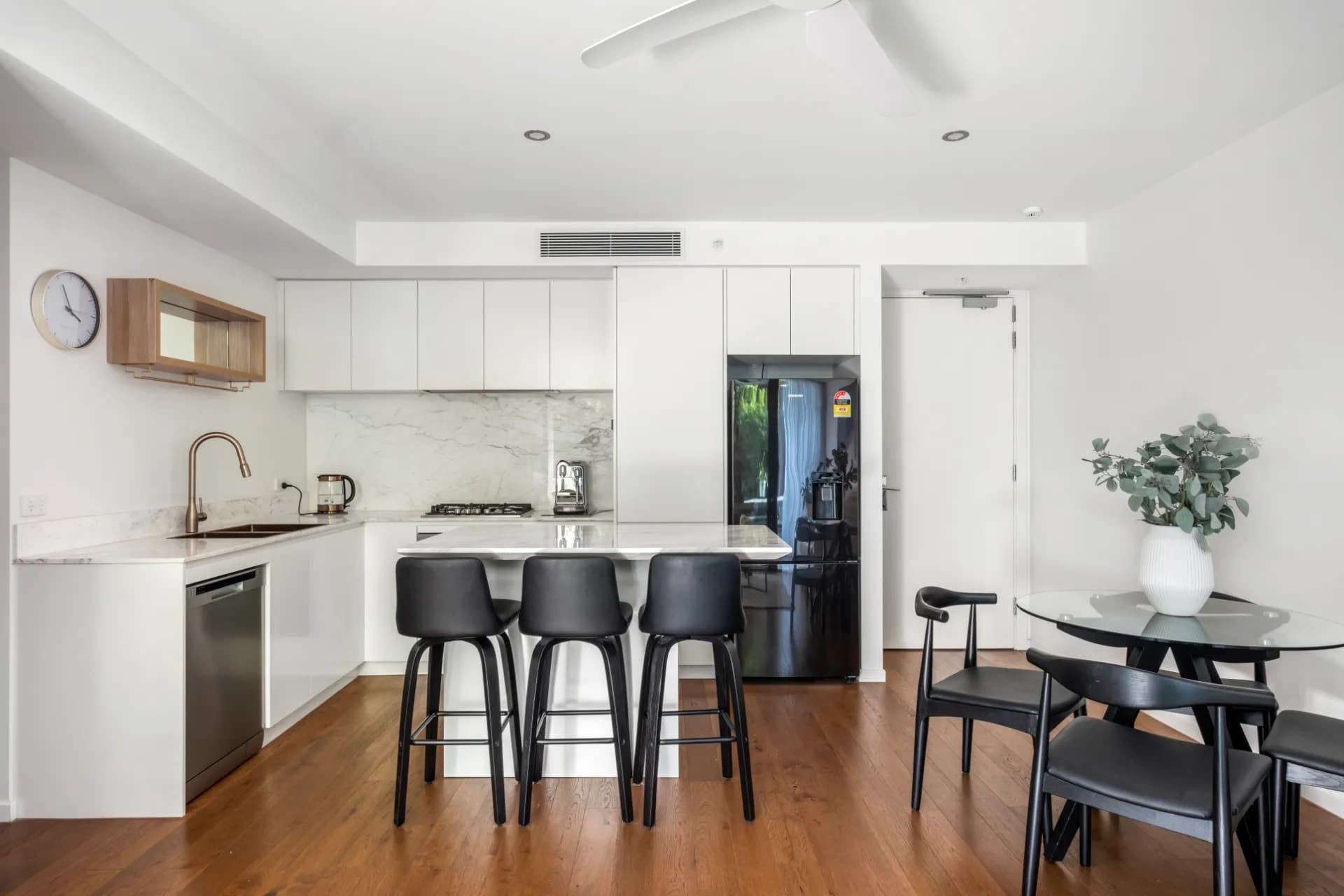 2/233 Burke  Road, Glen Iris - Thumbnail 4