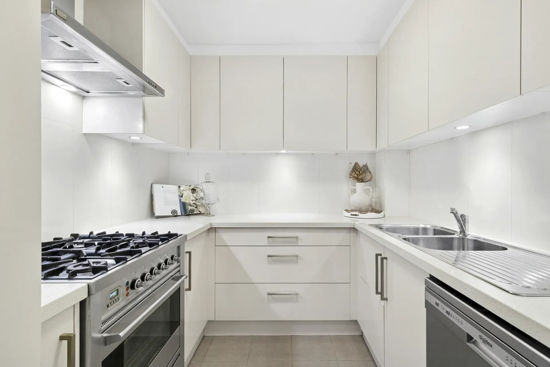 8/3-5 Shackel Avenue, Brookvale - Thumbnail 4