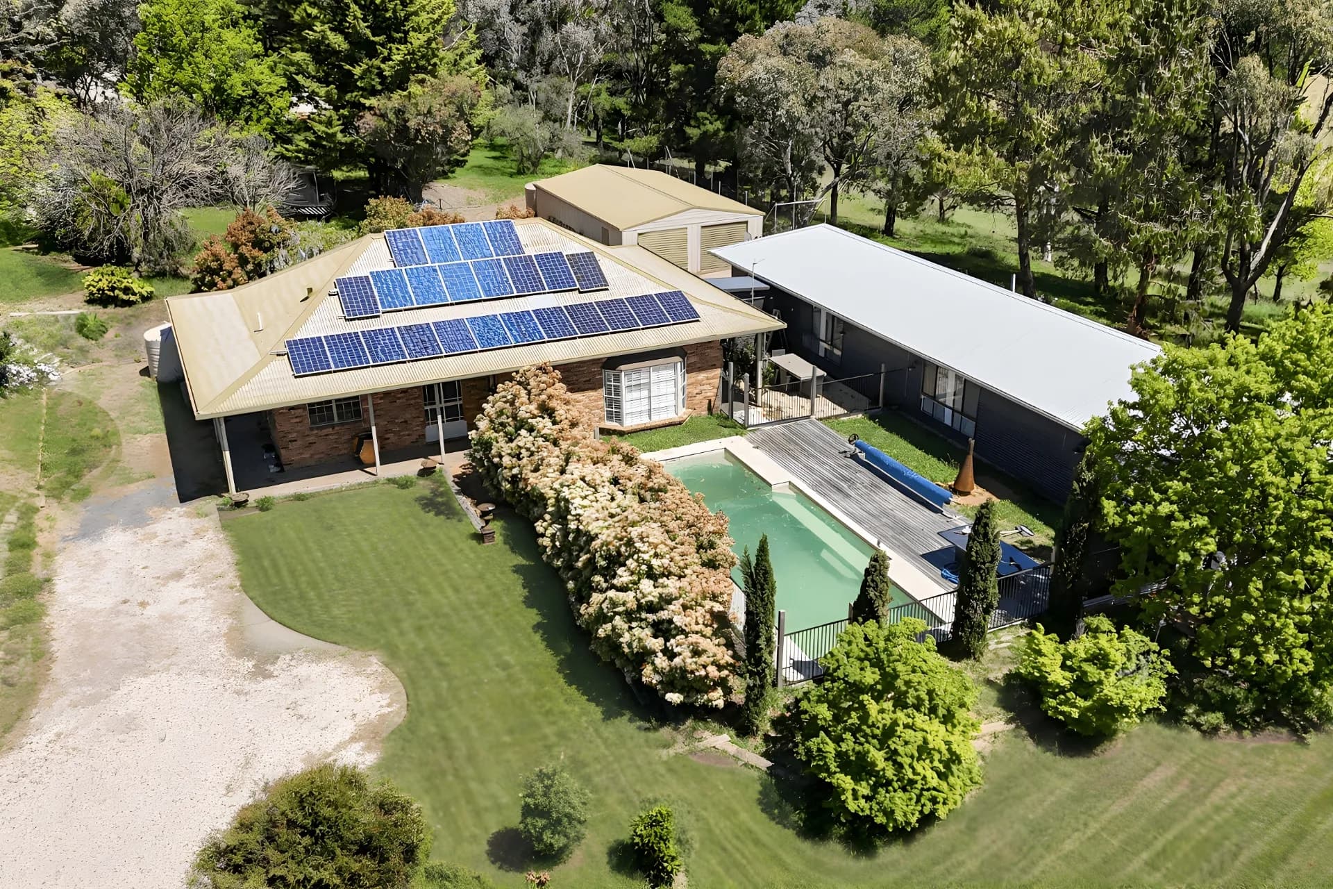 2 Coach-House Place, Orange., Orange - Image 1