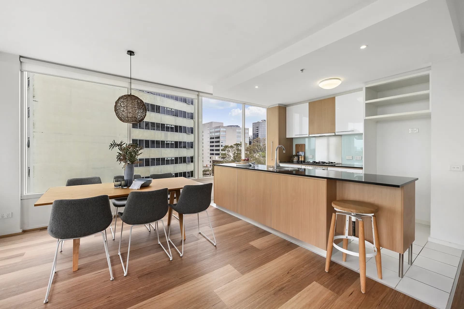 801/82 Queens Road, Melbourne - Thumbnail 2