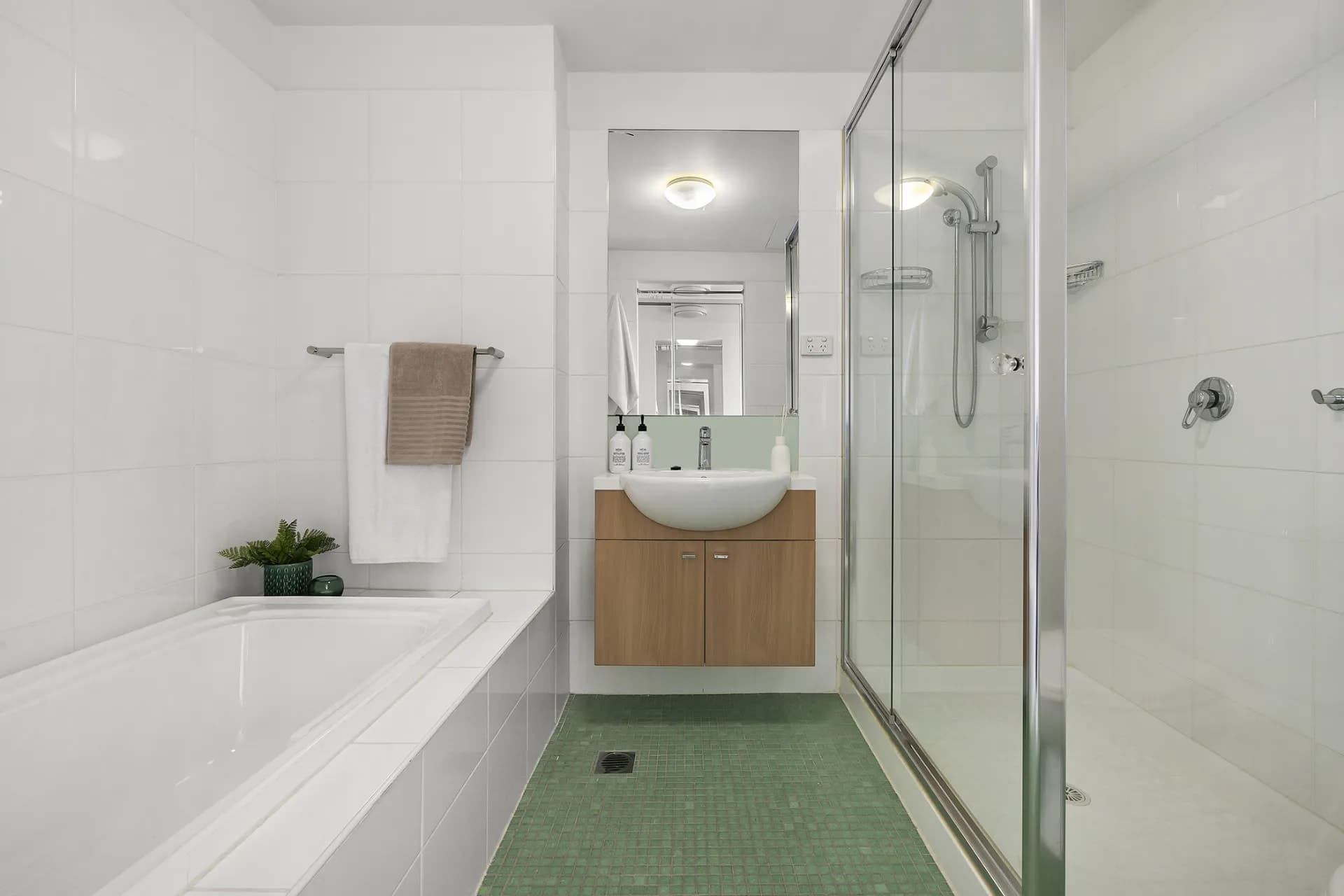 801/82 Queens Road, Melbourne - Thumbnail 5