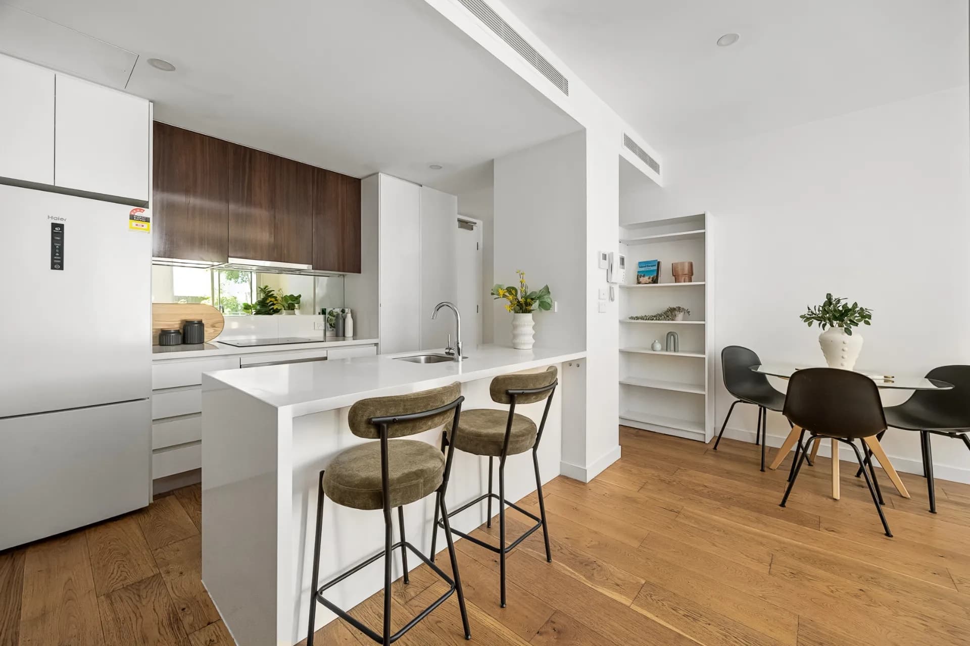 2/220 Burke  Road, Glen Iris - Thumbnail 3