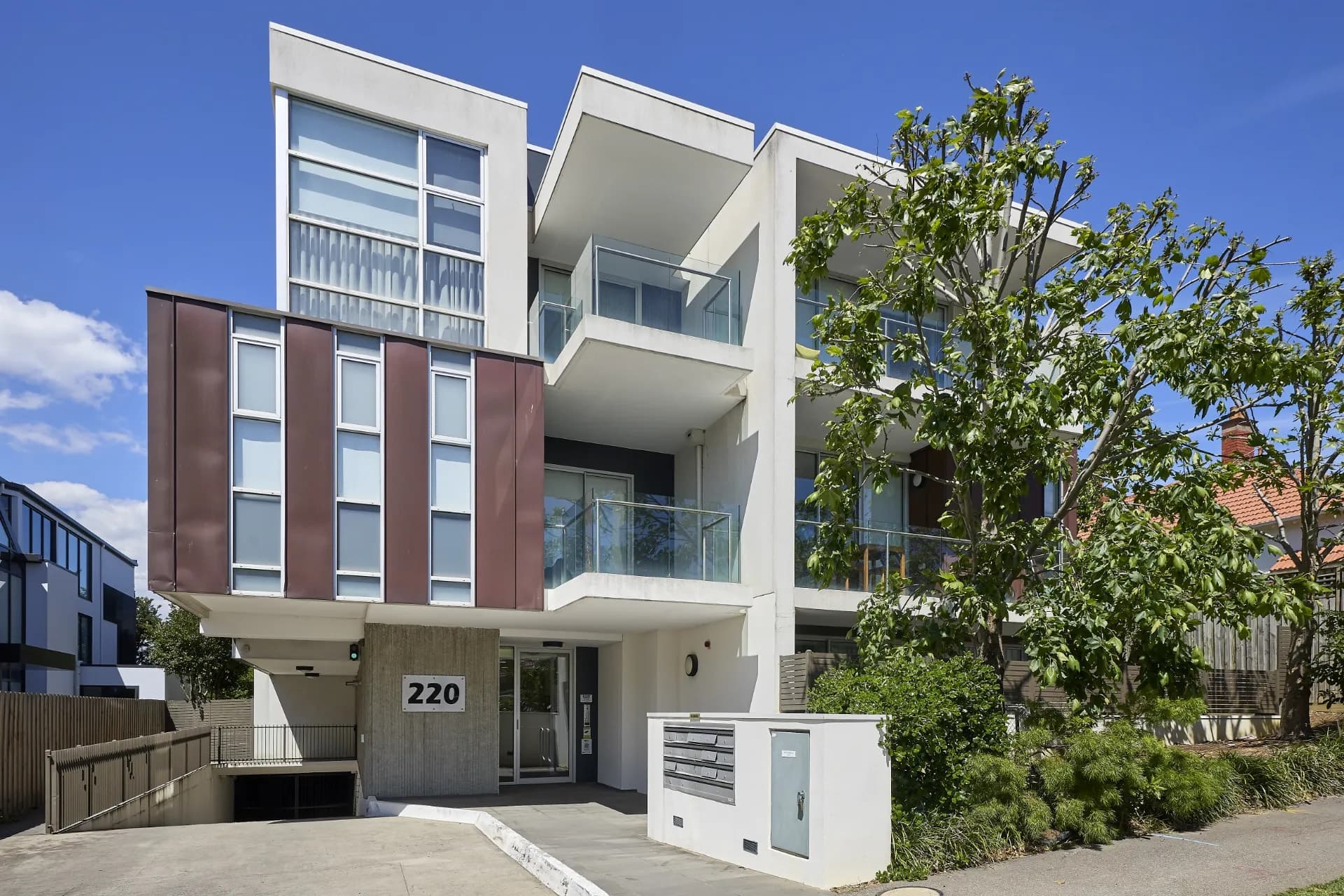 2/220 Burke  Road, Glen Iris - Thumbnail 8